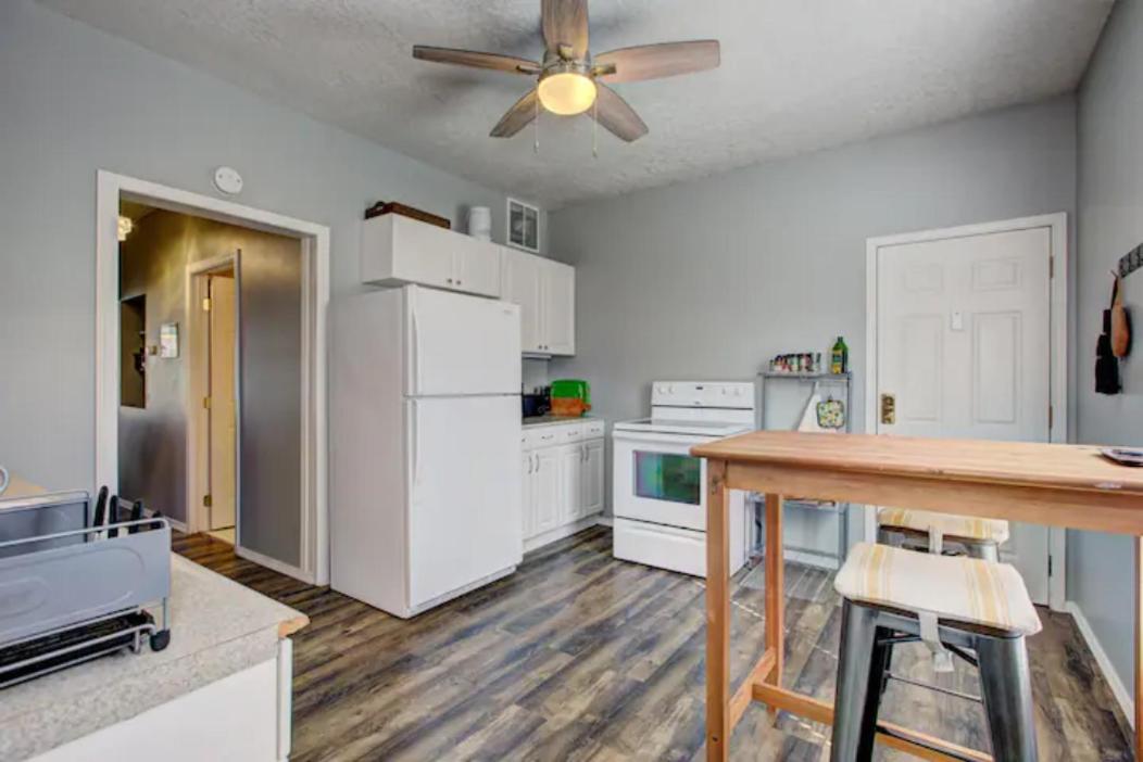 Red Bench Cottage Ideal location near parks, trails, skiing, hiking, biking, shopping extended stays welcome view 5