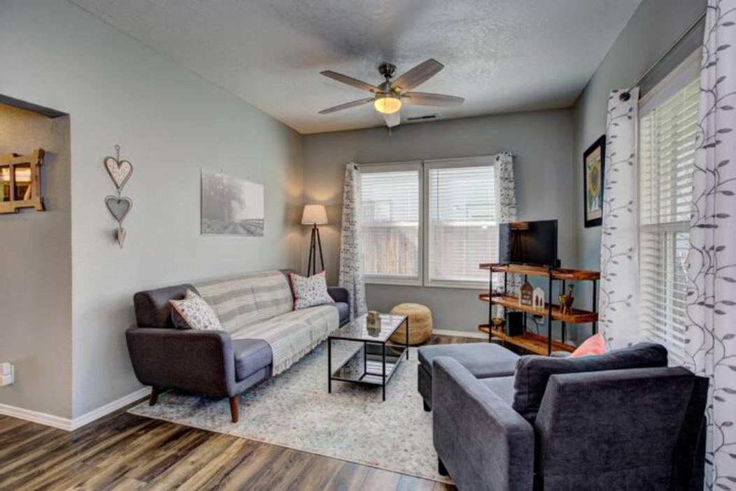 Red Bench Cottage Ideal location near parks, trails, skiing, hiking, biking, shopping extended stays welcome view 2