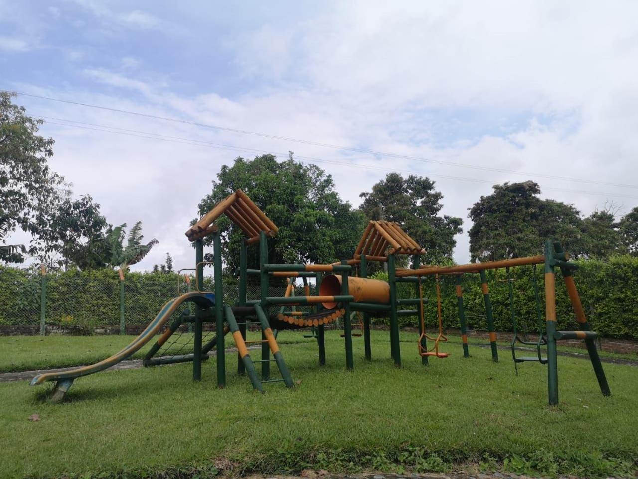 Hermosa habitación para 3 personas a 5 minutos del Parque del Café