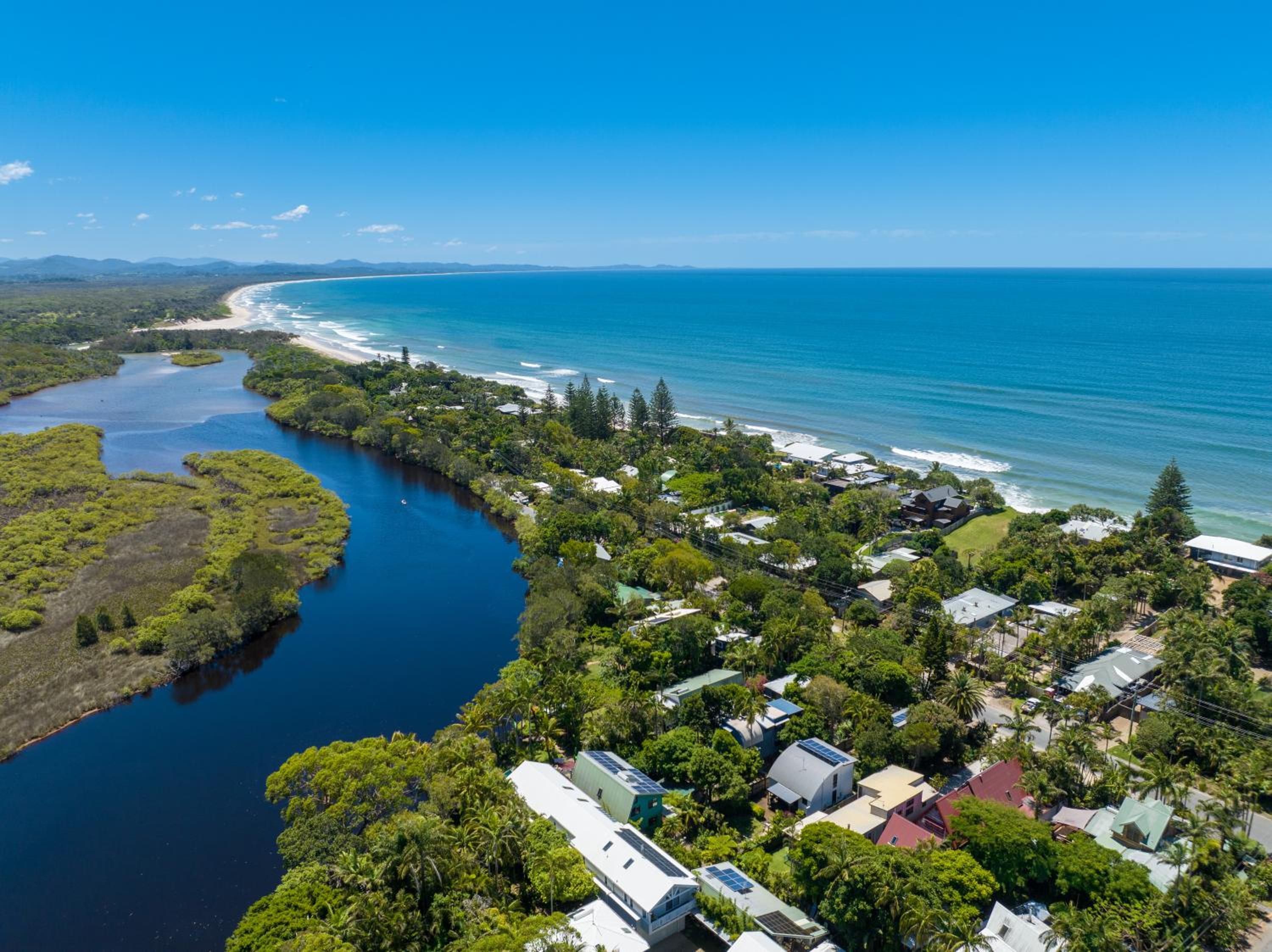 Dreamtime Belongil - house opposite the beach