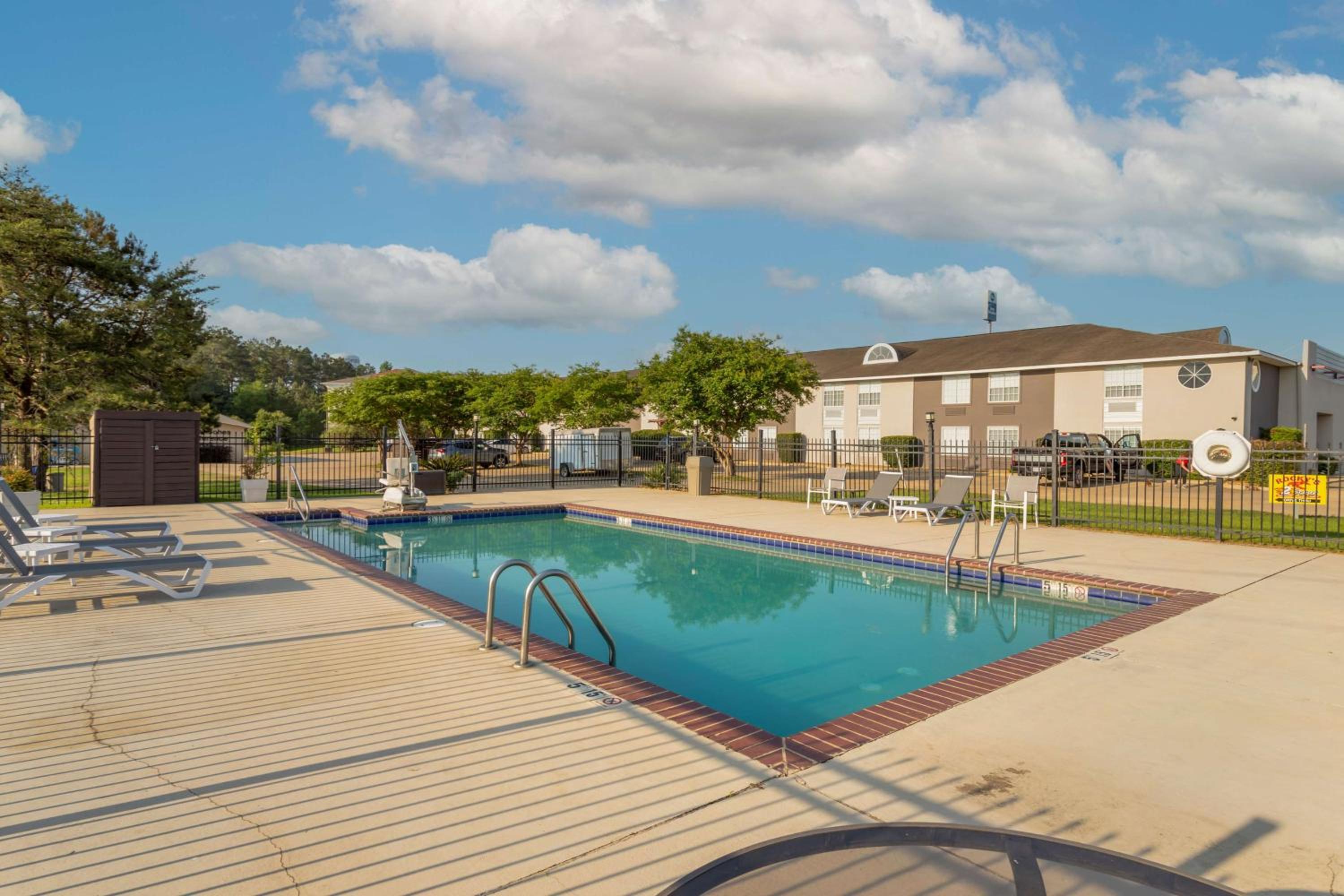 Natchitoches Vacations - Best Western Natchitoches Inn - Property Image 2