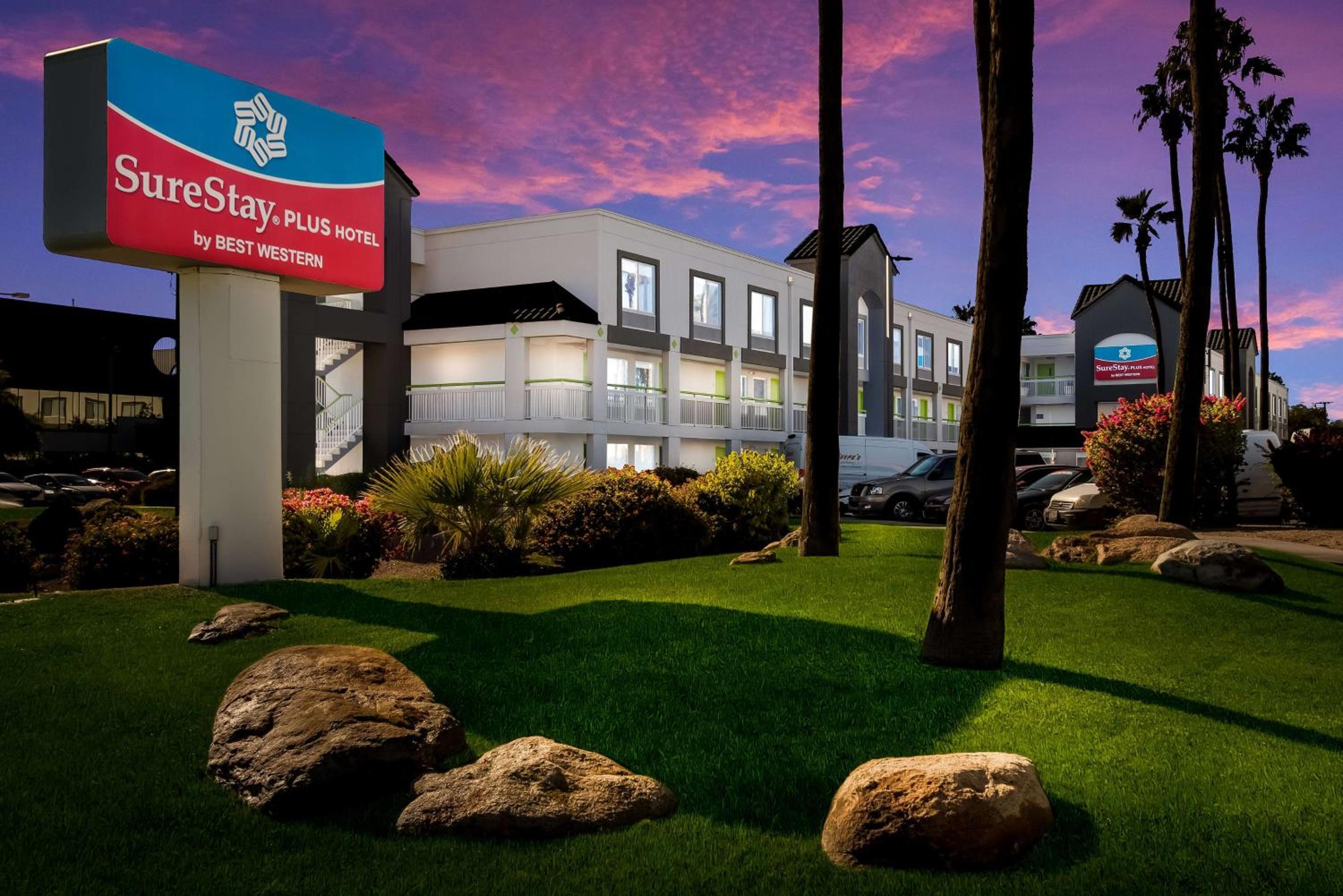 Phoenix Vacations - SureStay Plus Hotel by Best Western Scottsdale North - Property Image 1