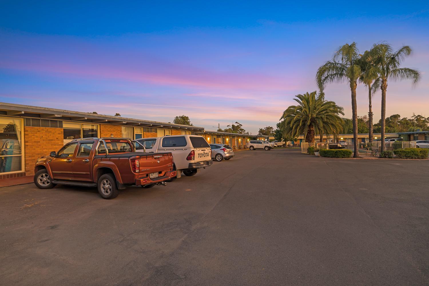 Plainsman Motel