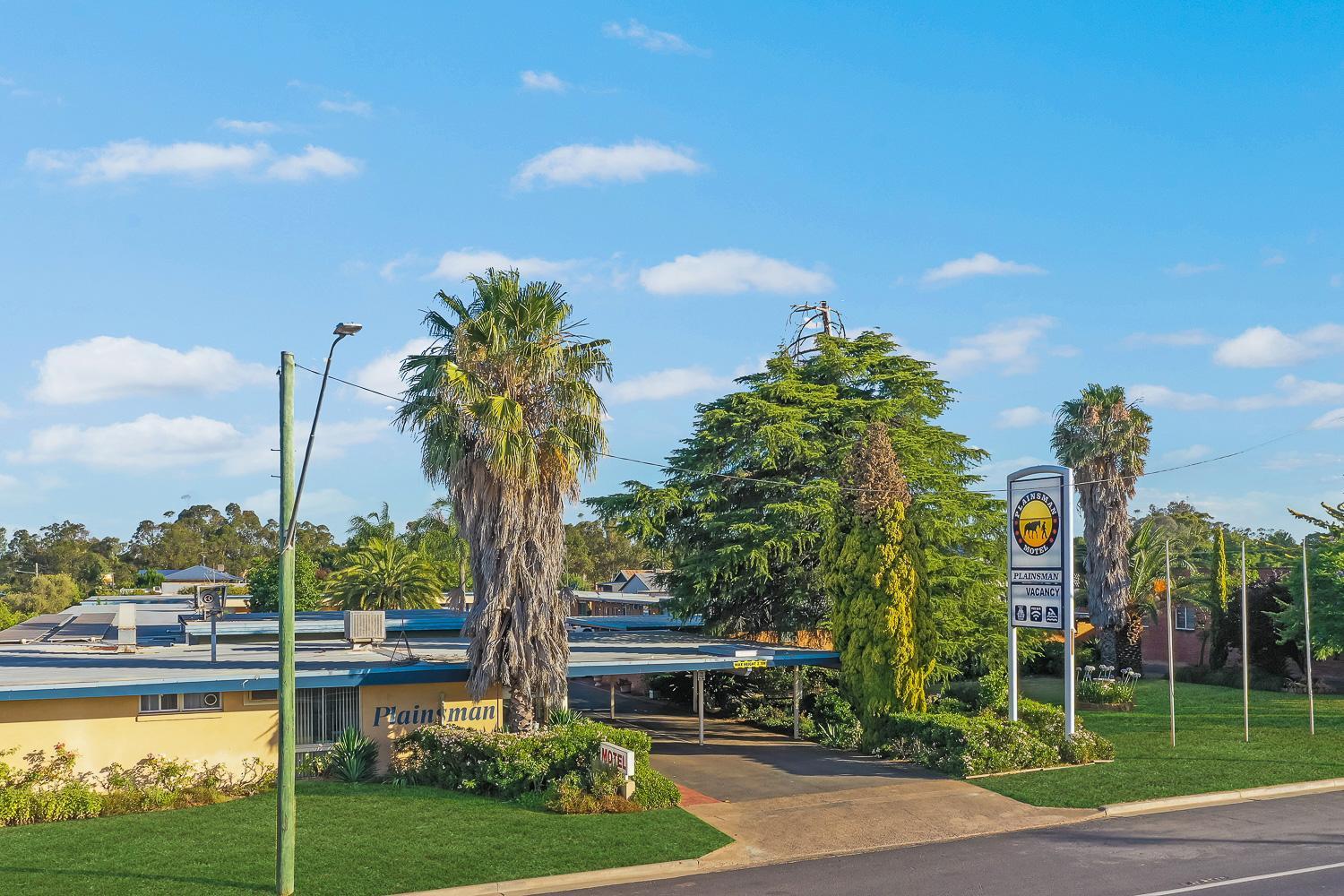 Plainsman Motel