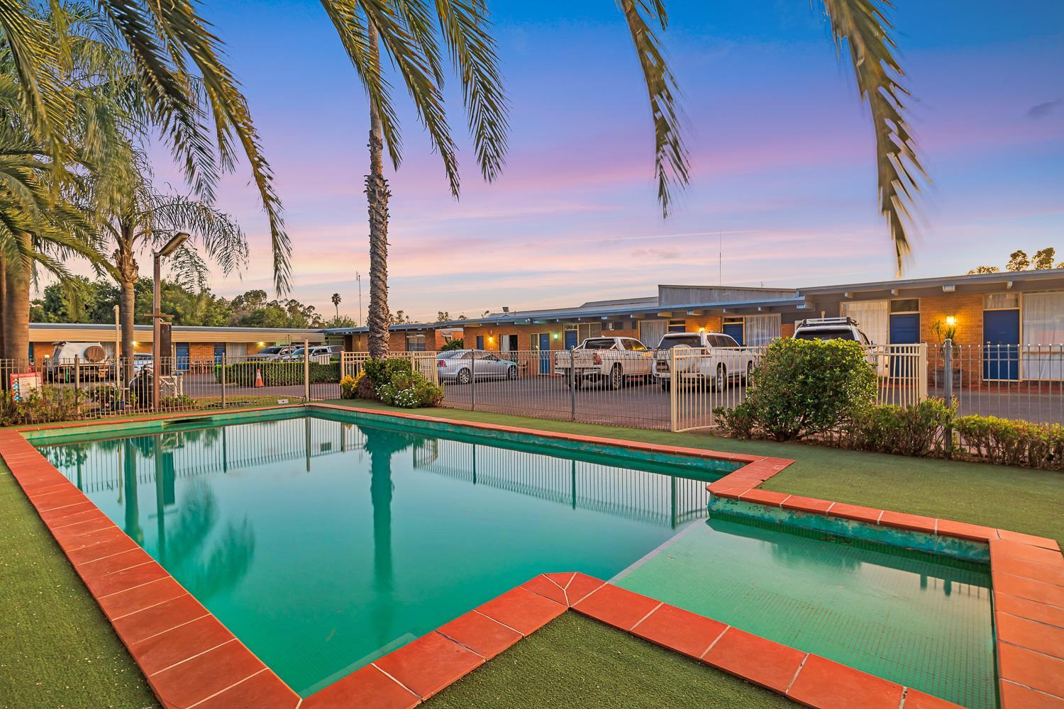 Plainsman Motel