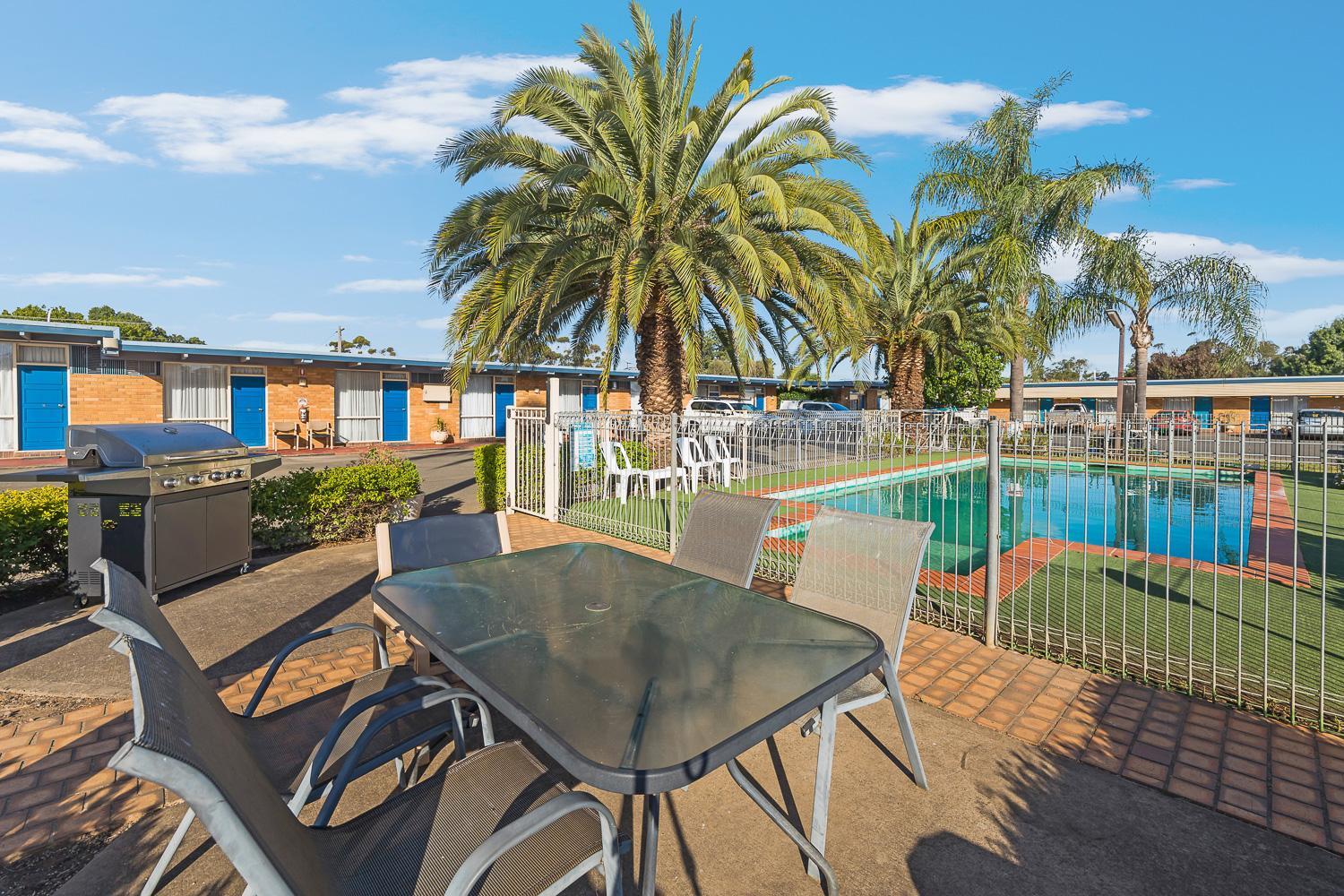 Plainsman Motel