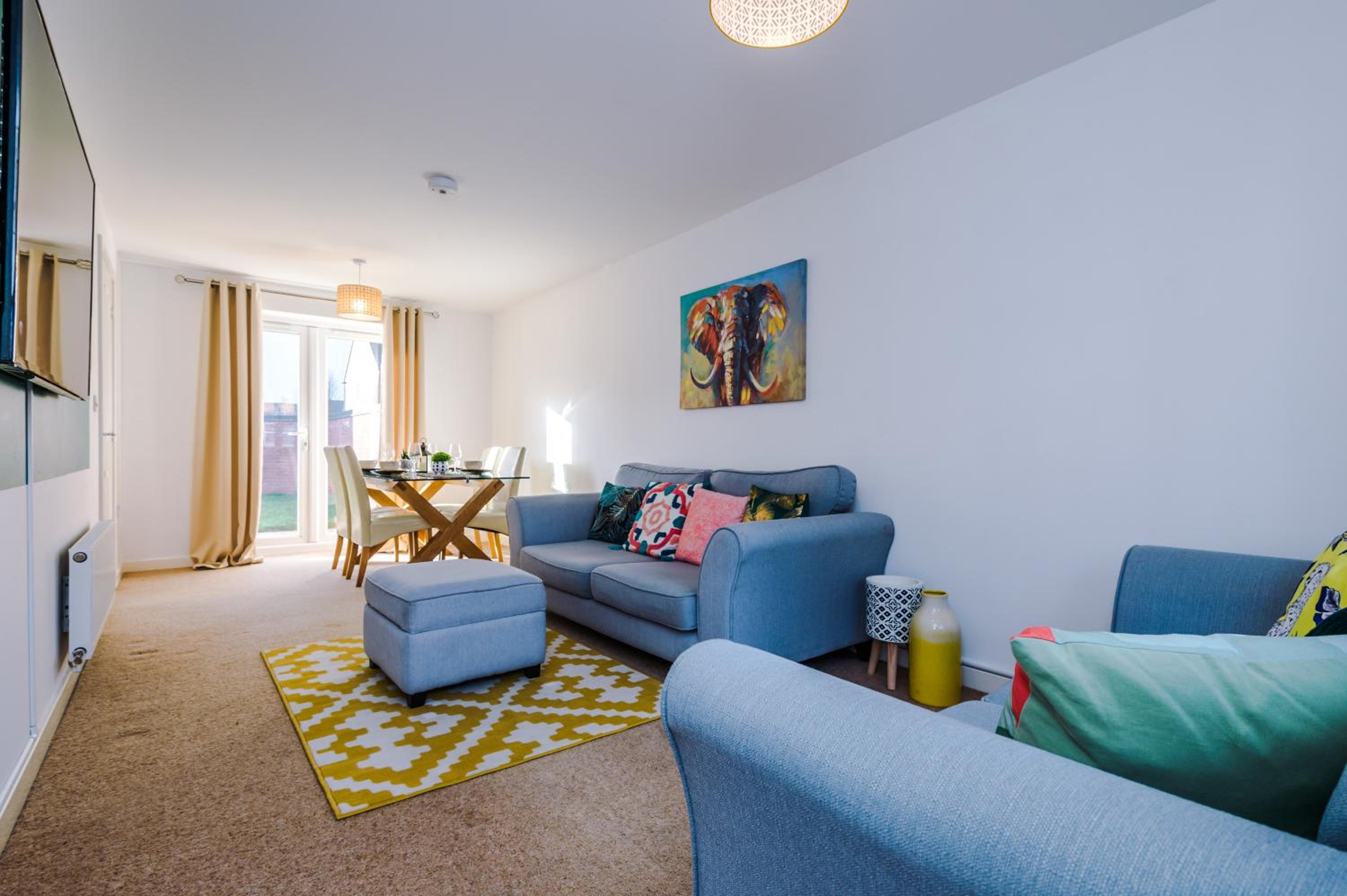 3 Bedroom! 3 Toilets! Contractors and Groups! Free Parking! Driveway! NEW BUILD HOUSE! view 5