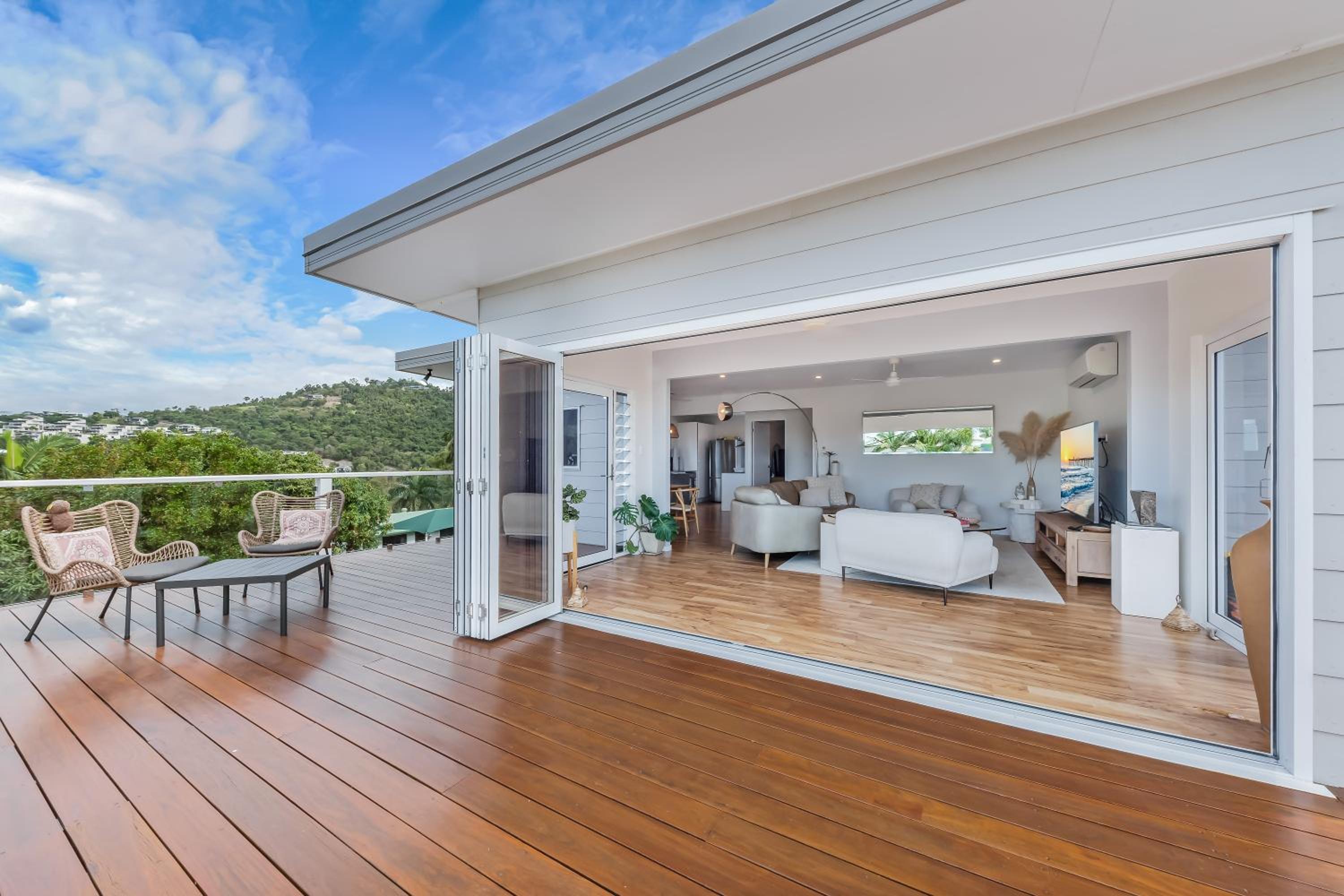 Nautical Views - Airlie Beach