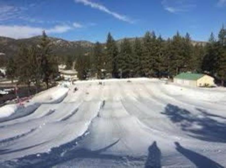 The RobinHood Retreat! A 1 min Walk to SnowPlay! view 5