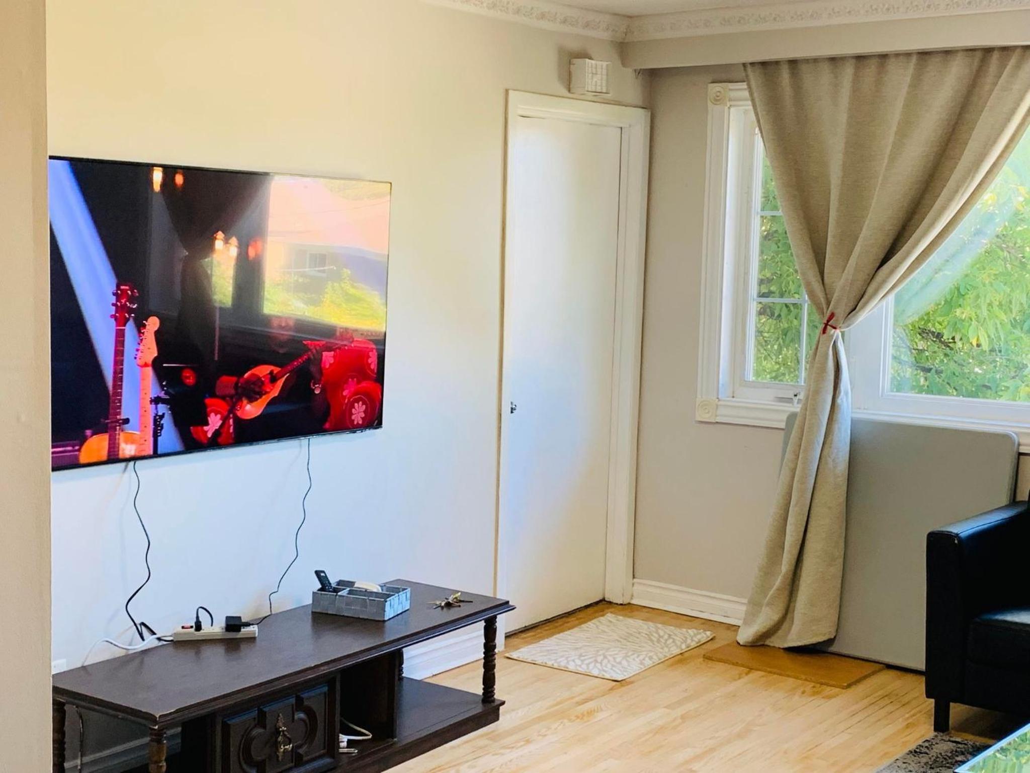 Full Privacy House with Free Parkrings