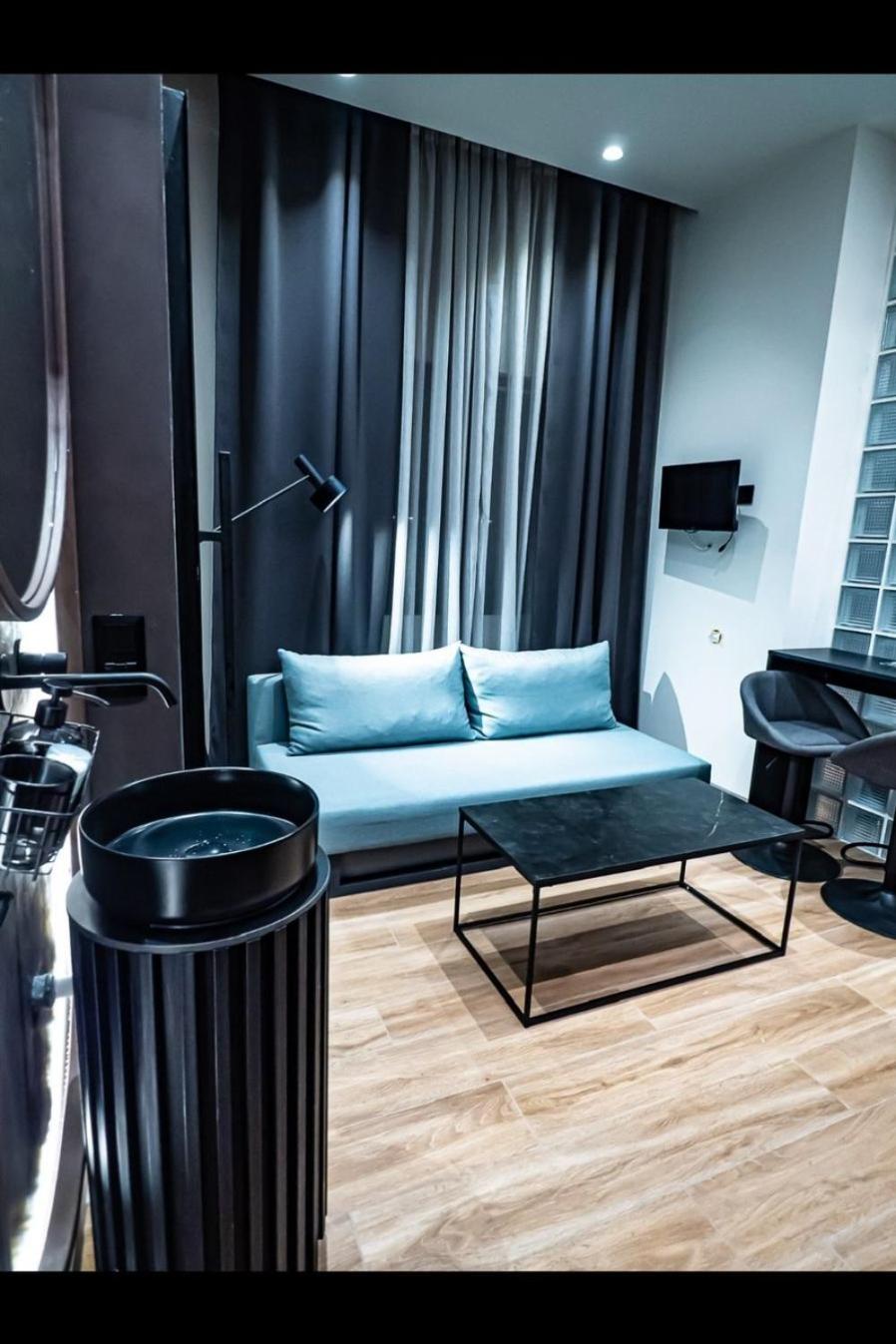 ROOM 11 Aristotelous Thessaloniki and-Mykonos
