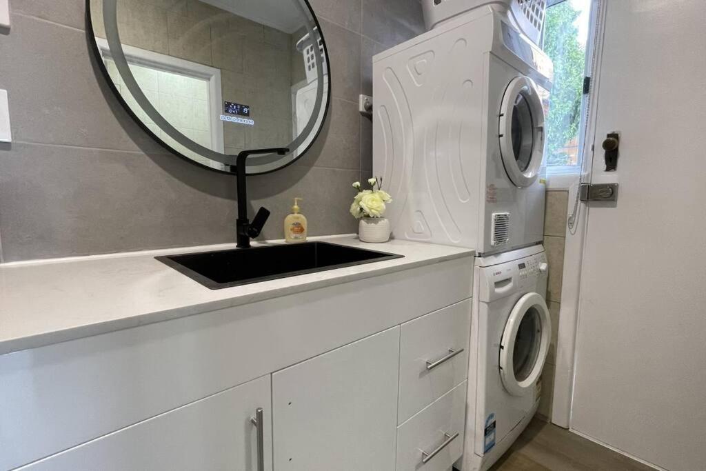 Morwell Pet friendly 3 BRMS Rental home Free Wi-fi