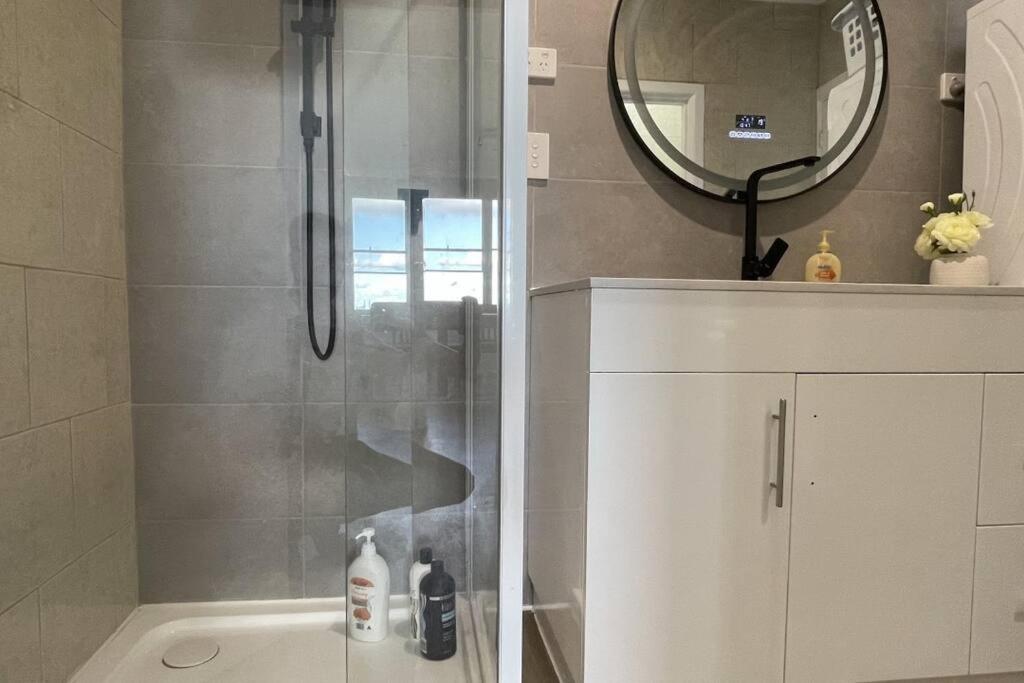 Morwell Pet friendly 3 BRMS Rental home Free Wi-fi