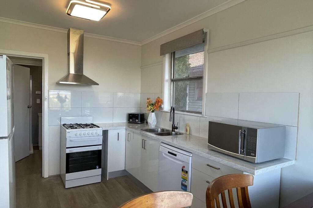 Morwell Pet friendly 3 BRMS Rental home Free Wi-fi