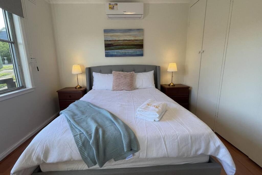 Morwell Pet friendly 3 BRMS Rental home Free Wi-fi