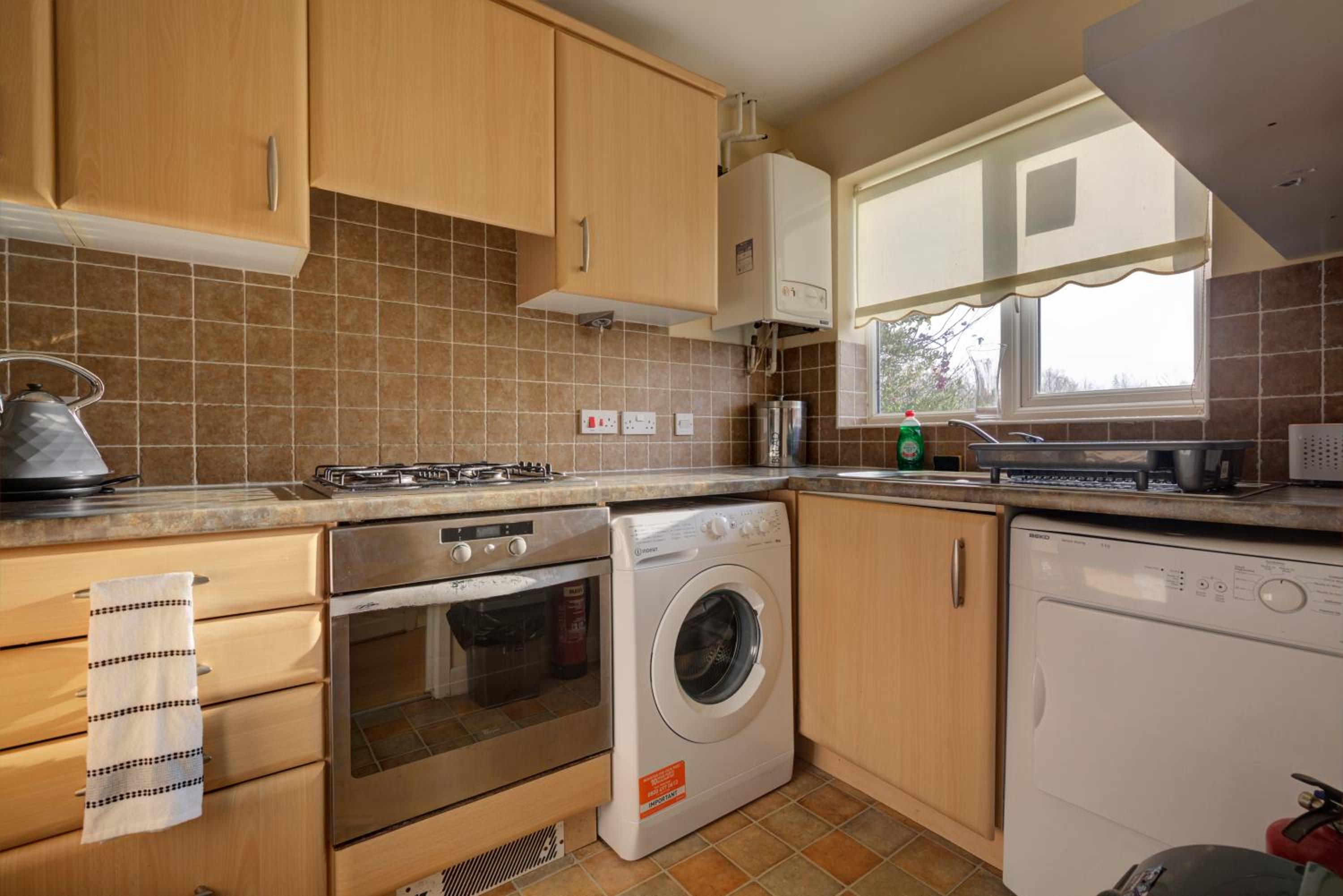Free Parking - Large House - Contractor - Leisure view 3