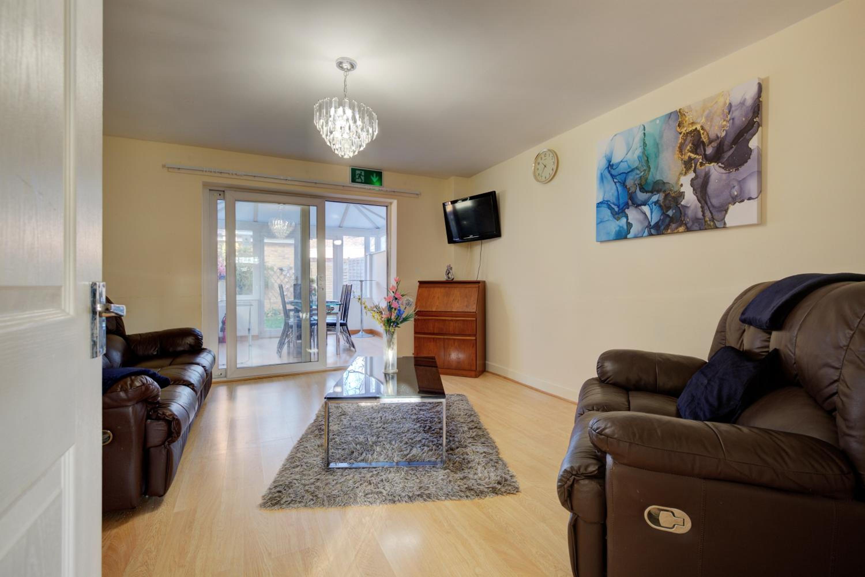 Free Parking - Large House - Contractor - Leisure view 2