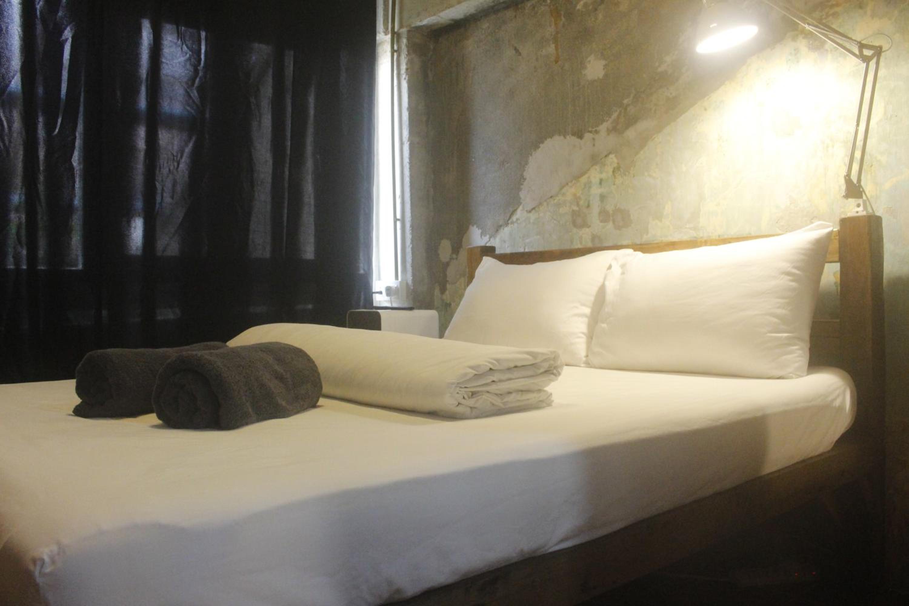 Chinatown Hostel by Mingle - Rooftop Private Jacuzzi with Bar
