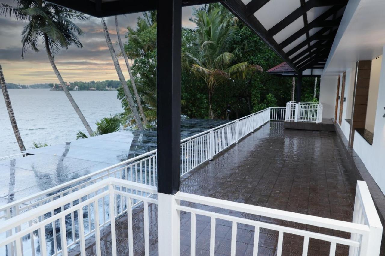 QUILON LAKE INN view 2
