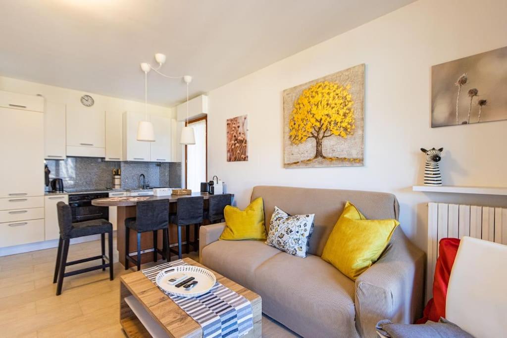 Wraparound Lake Views Bellavista Residence