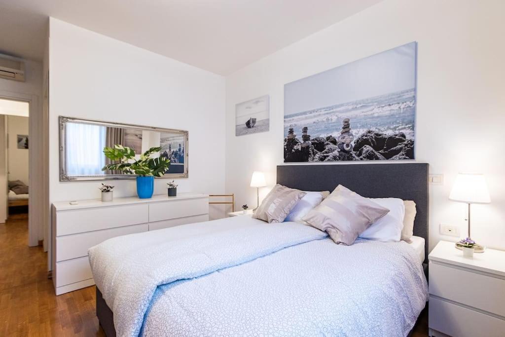 Wraparound Lake Views Bellavista Residence