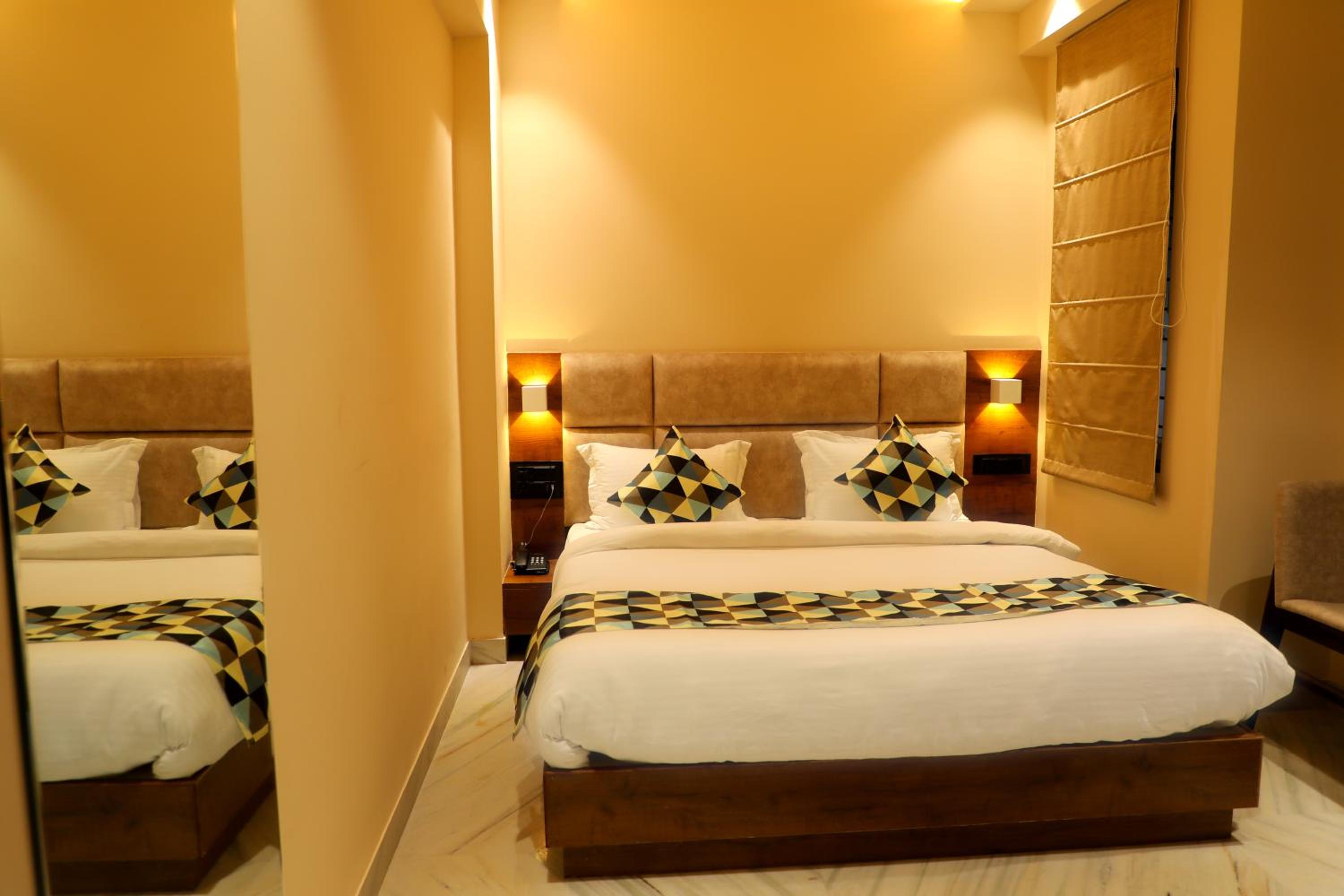 The Sky Imperial Hotel Sugam - 10 Meters from Shrinathji Temple