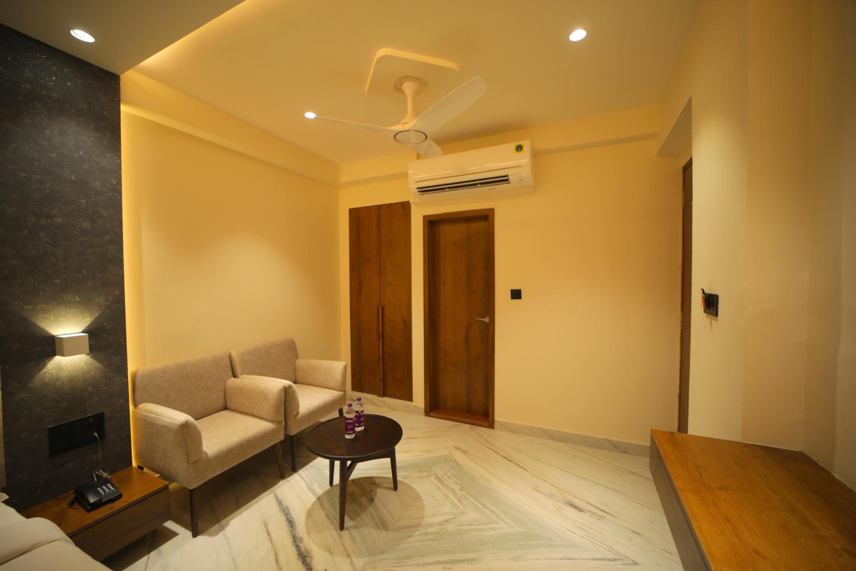The Sky Imperial Hotel Sugam - 10 Meters from Shrinathji Temple