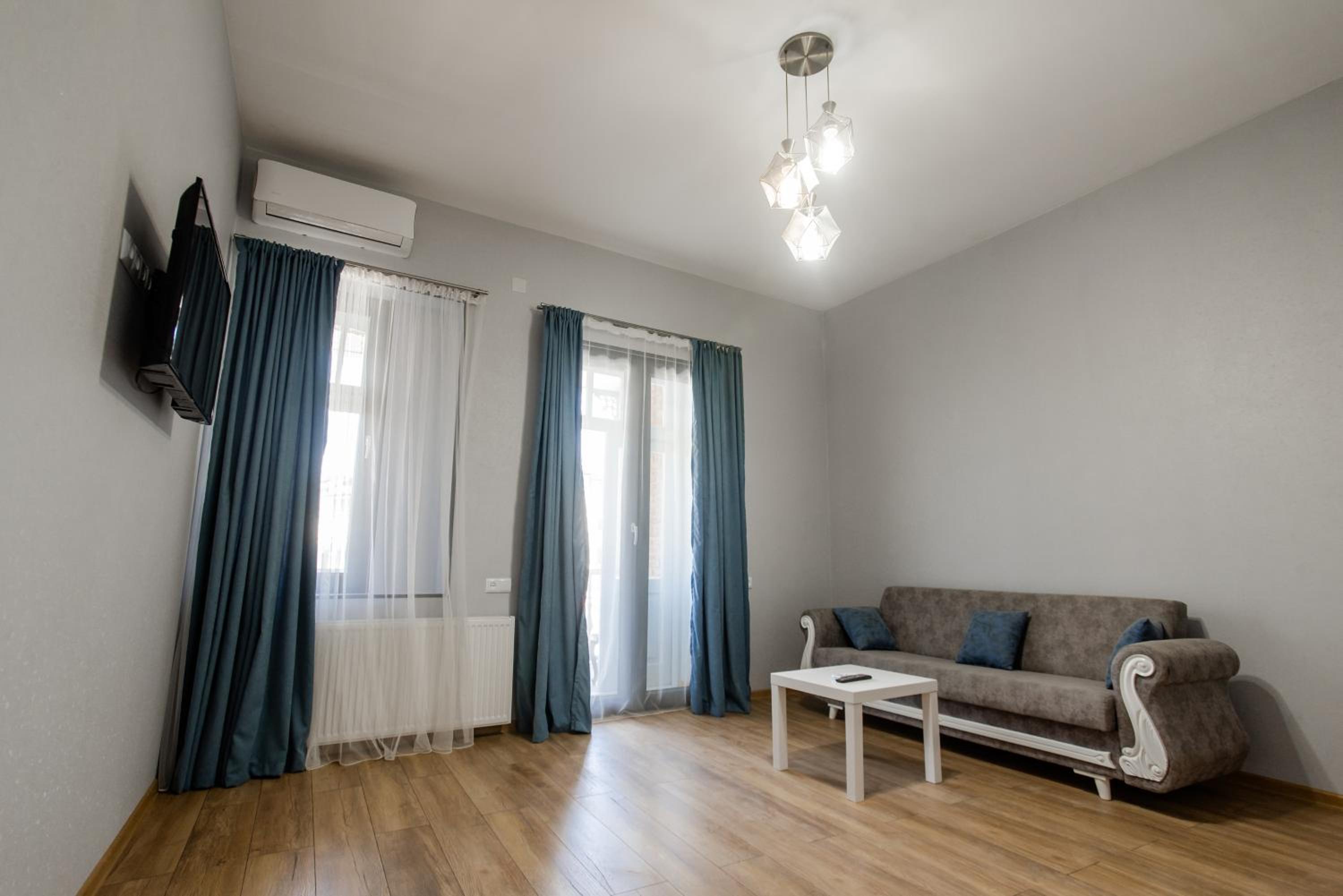 Meidan Bazaar Prime Location Apartment view 2