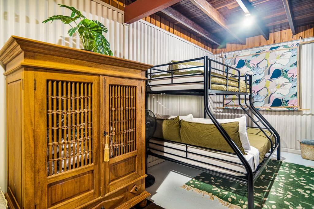 Treetops Sanctuary - Luxury Treehouse pole home