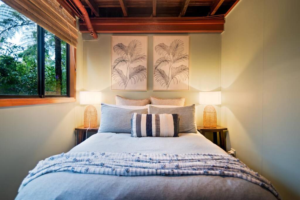 Treetops Sanctuary - Luxury Treehouse pole home
