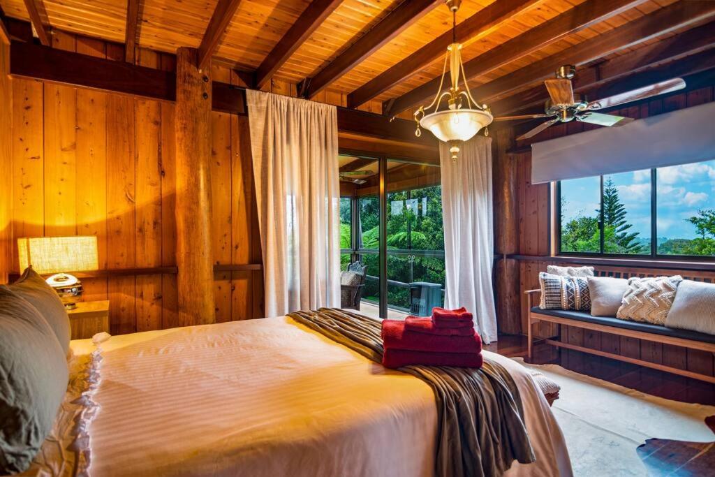 Treetops Sanctuary - Luxury Treehouse pole home