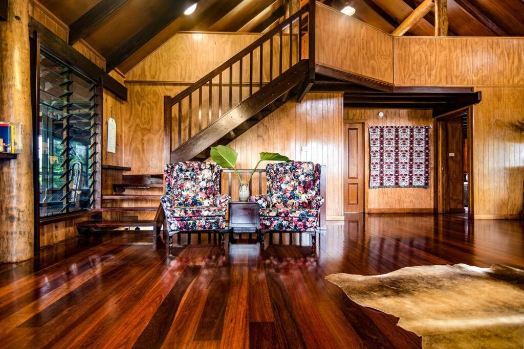 Treetops Sanctuary - Luxury Treehouse pole home