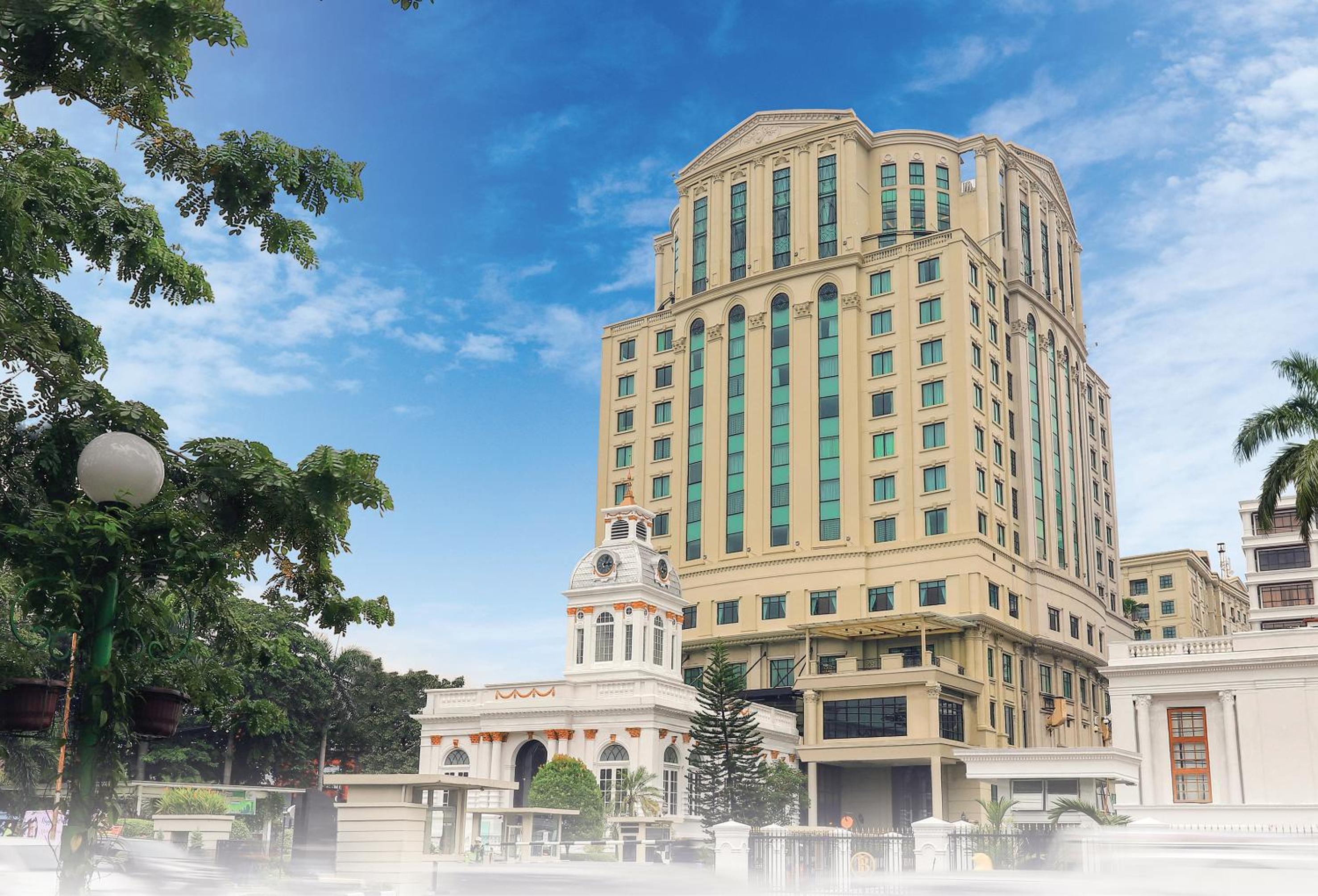 Hotel Grand City Hall Hotel & Serviced Residences - Image 1
