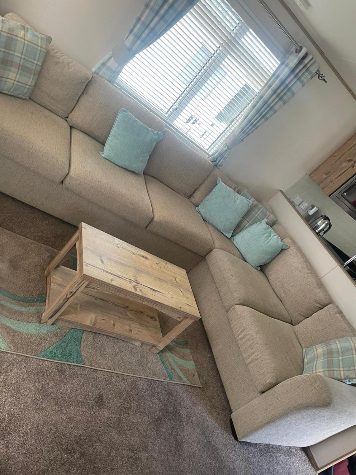 Luxury 6 Berth Caravan, Marton Mere view 2