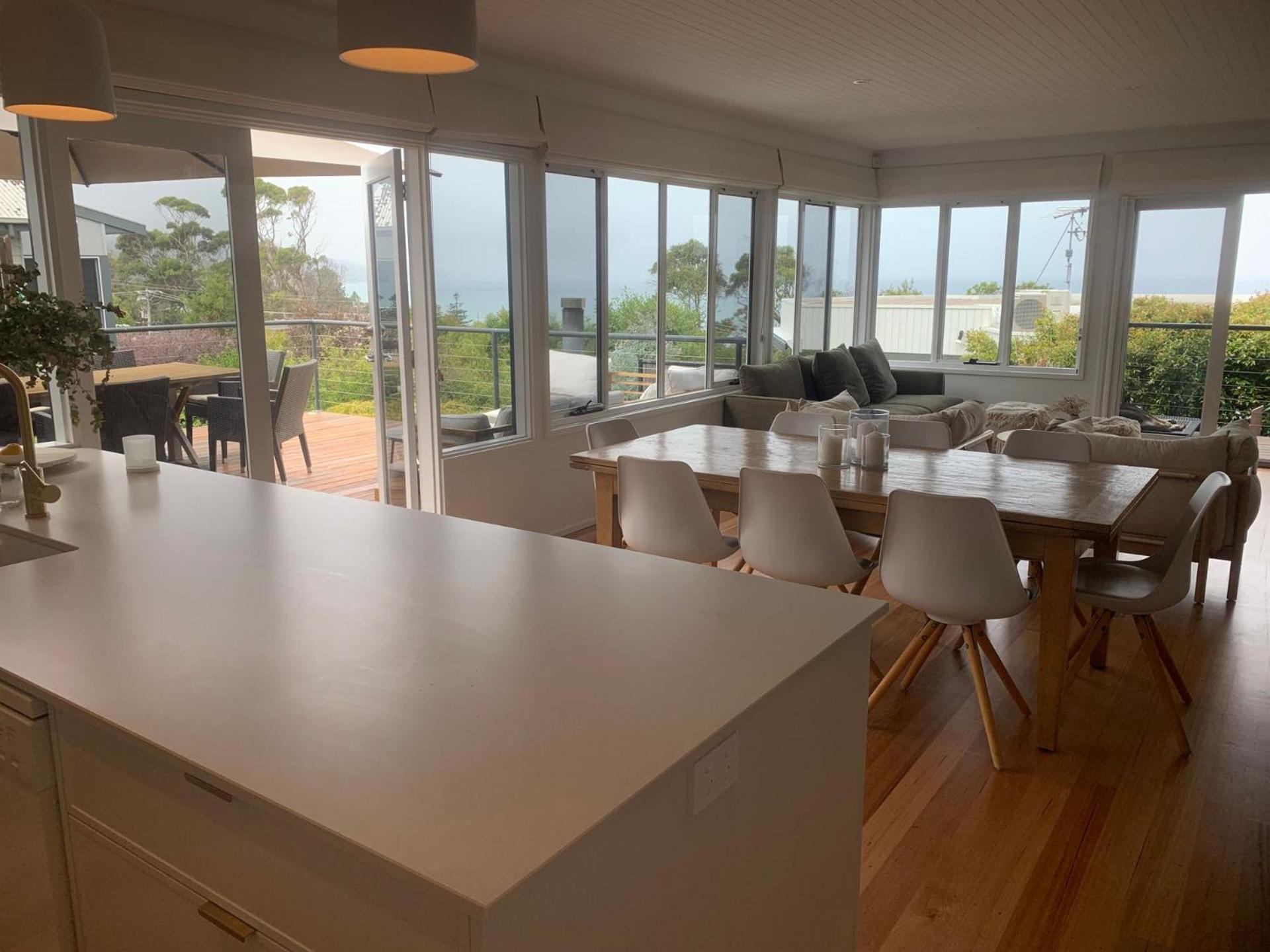 Fern Ocean Views Middle of Town WiFi and Pet Friendly