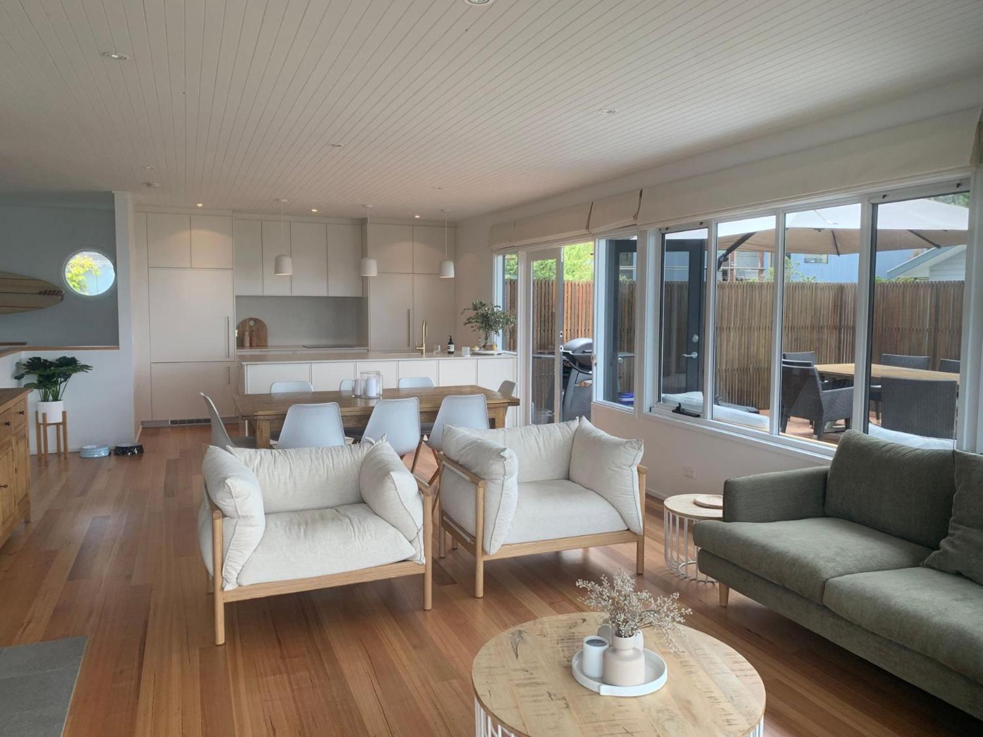 Fern Ocean Views Middle of Town WiFi and Pet Friendly