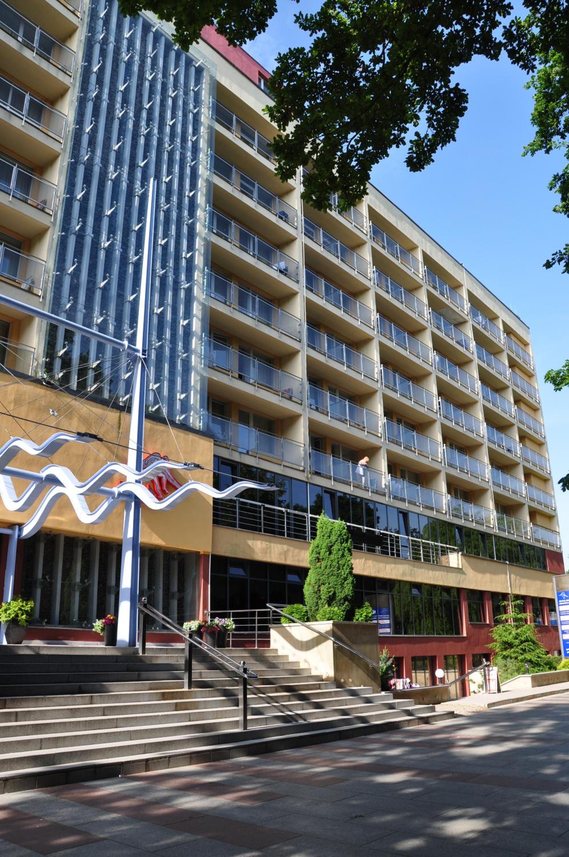 Hotel Centrum Zdrowia i Wypoczynku Ikar - Image 1