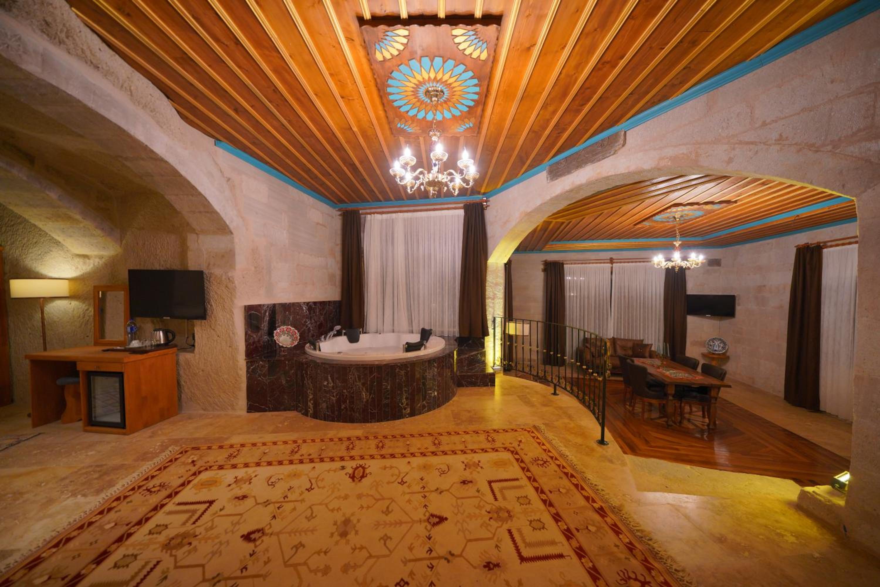 Secret Hill Cave Suites - Image 51