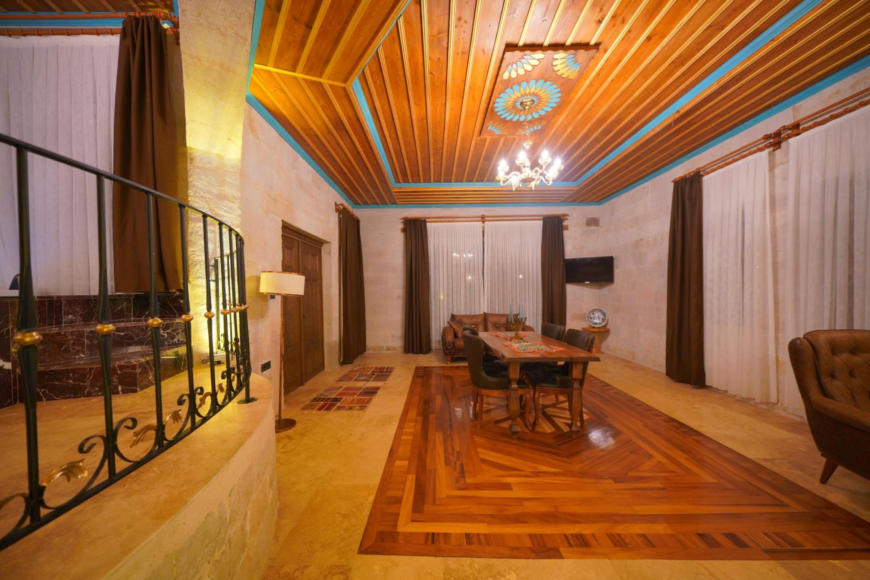 Secret Hill Cave Suites - Image 114