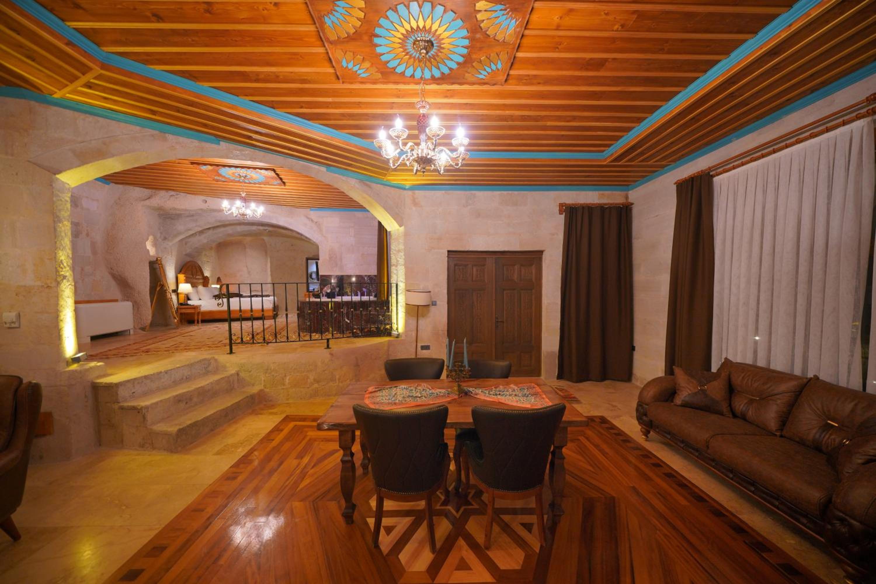 Secret Hill Cave Suites - Image 35