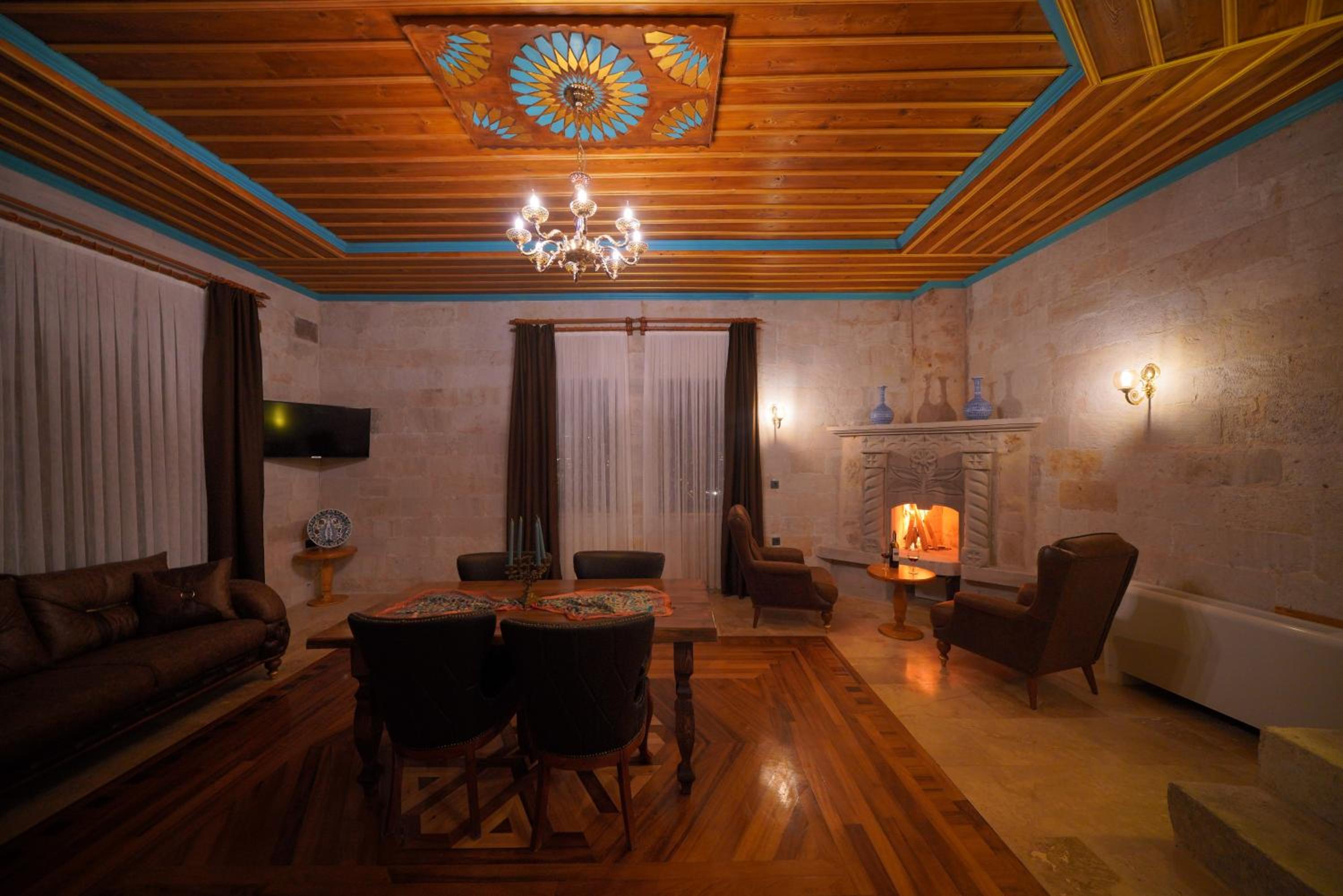 Secret Hill Cave Suites - Image 33