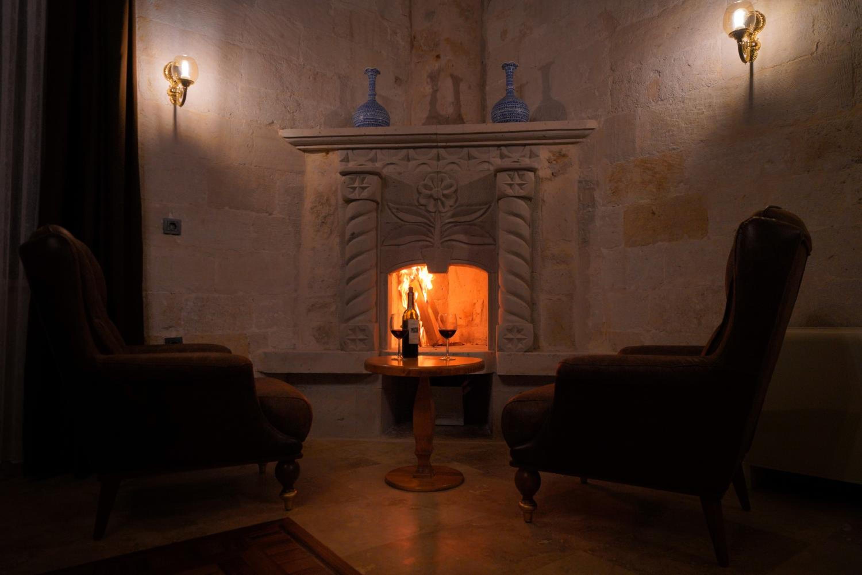 Secret Hill Cave Suites - Image 36