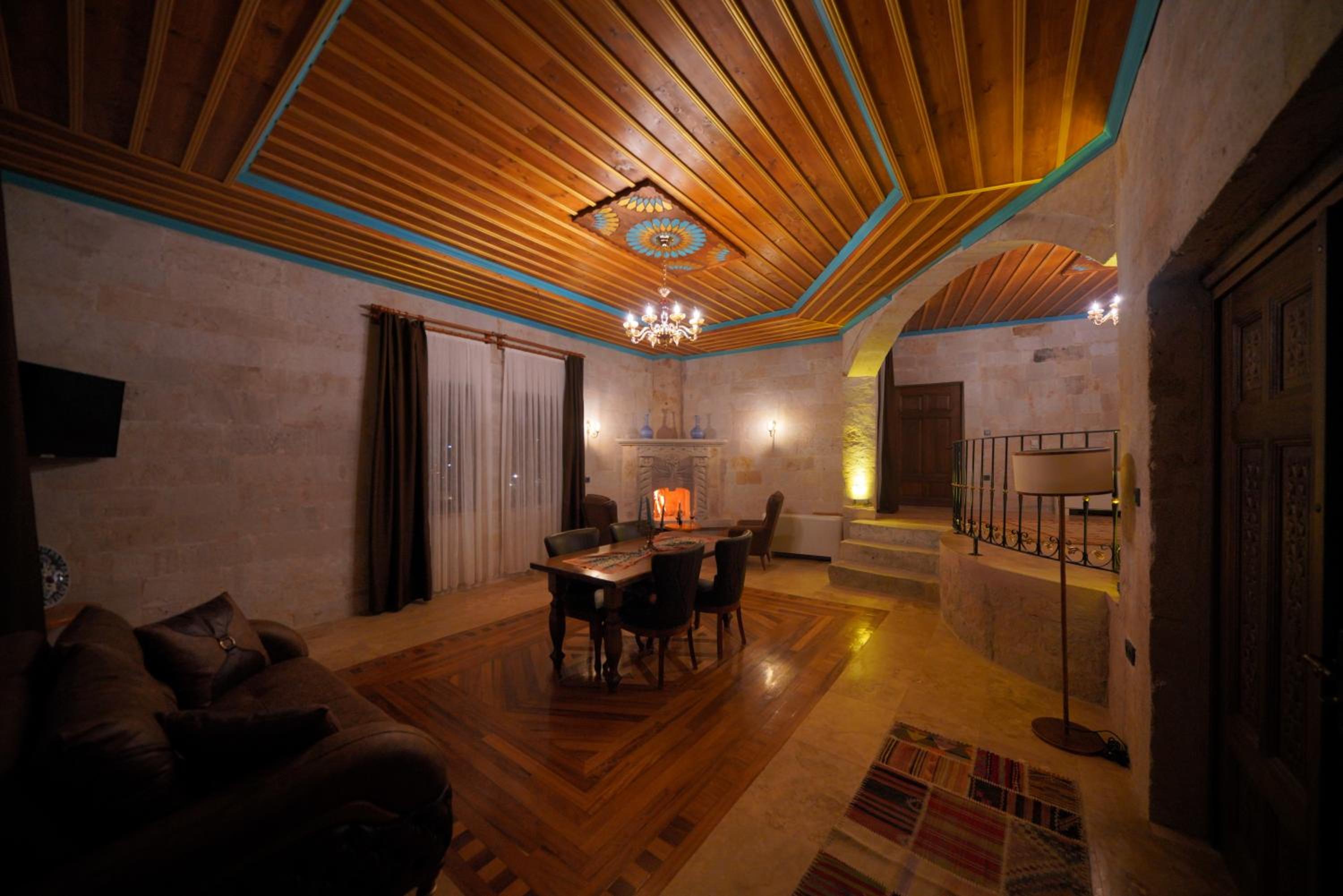 Secret Hill Cave Suites - Image 37