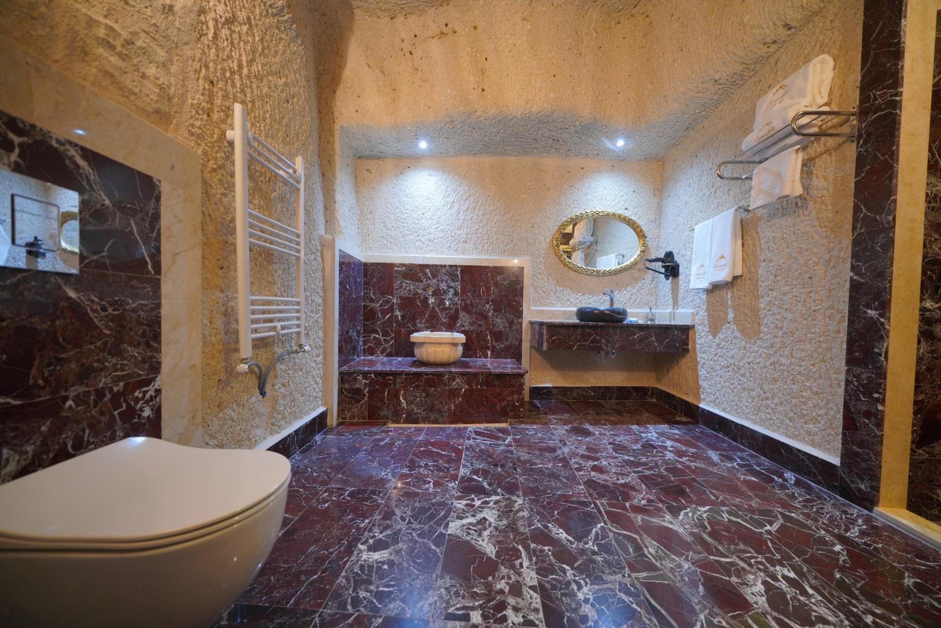 Secret Hill Cave Suites - Image 163