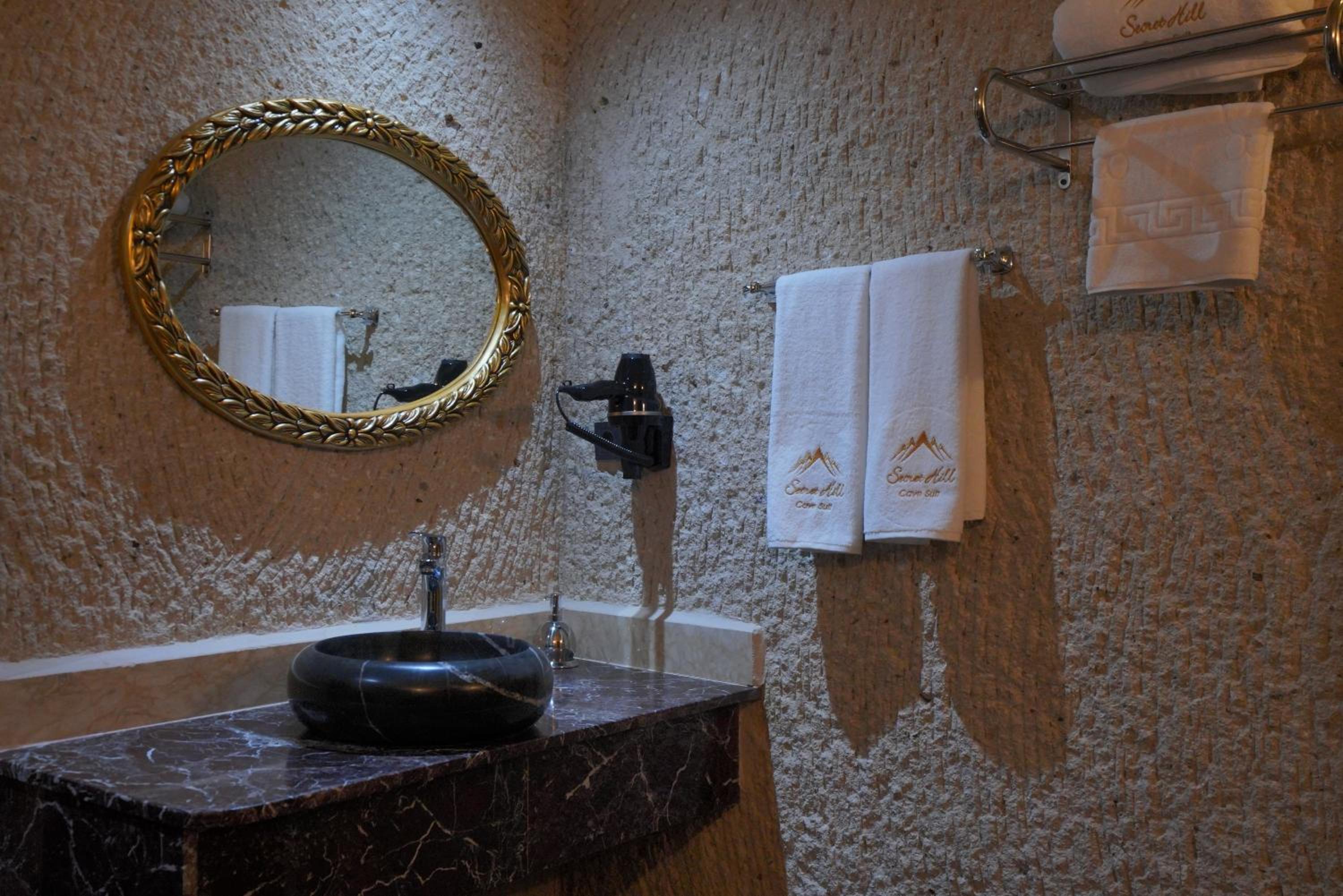 Secret Hill Cave Suites - Image 166