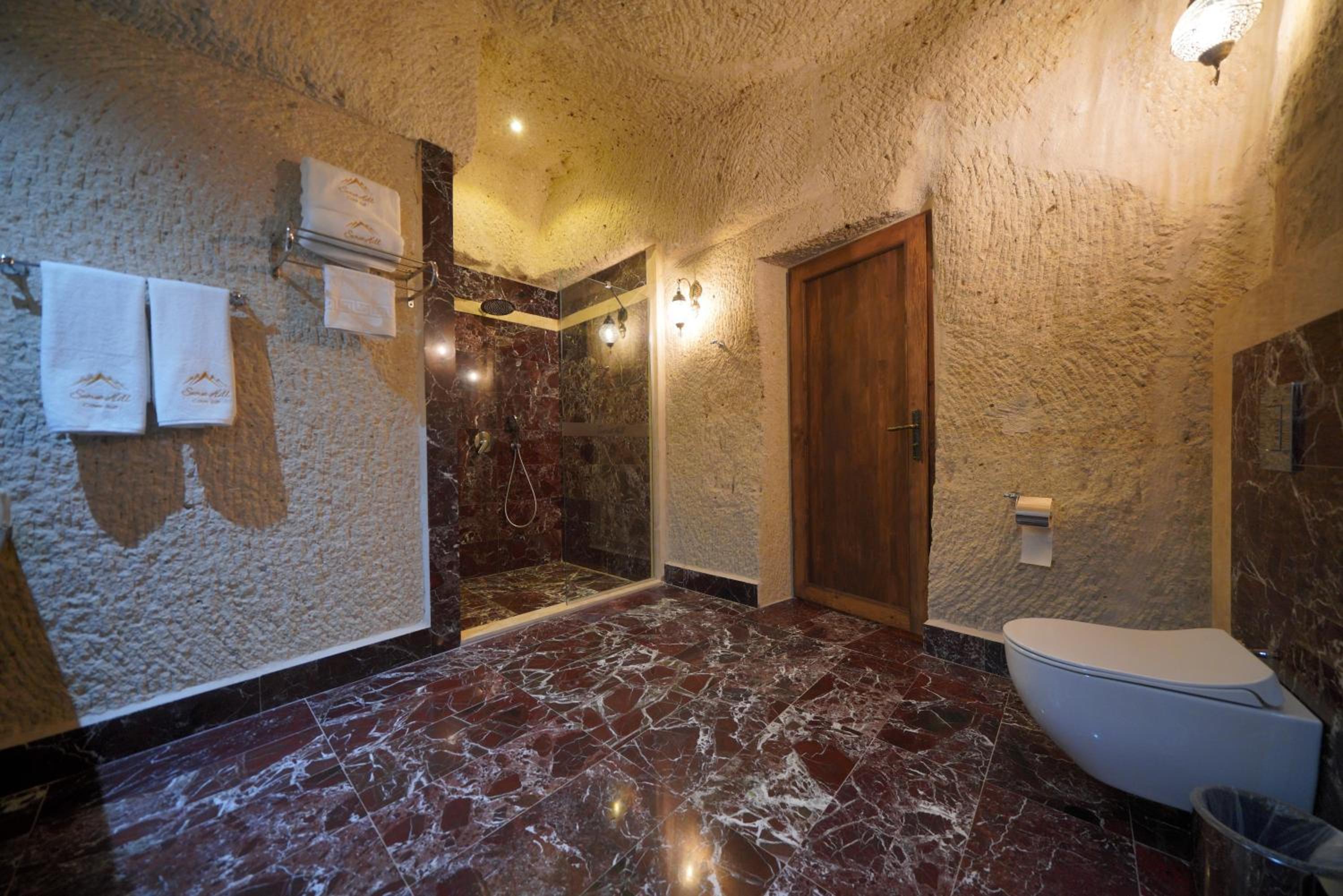 Secret Hill Cave Suites - Image 167