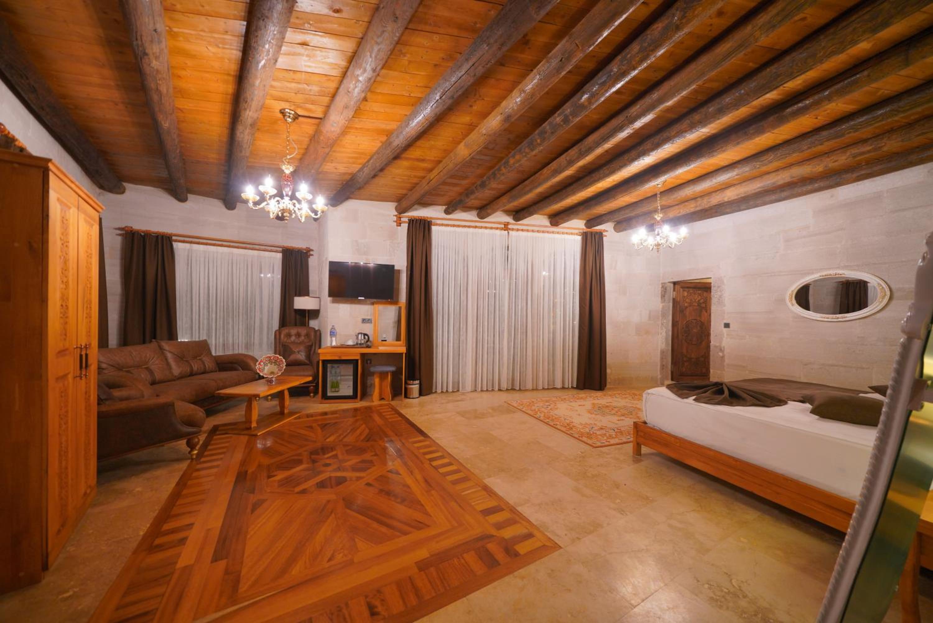 Secret Hill Cave Suites - Image 39