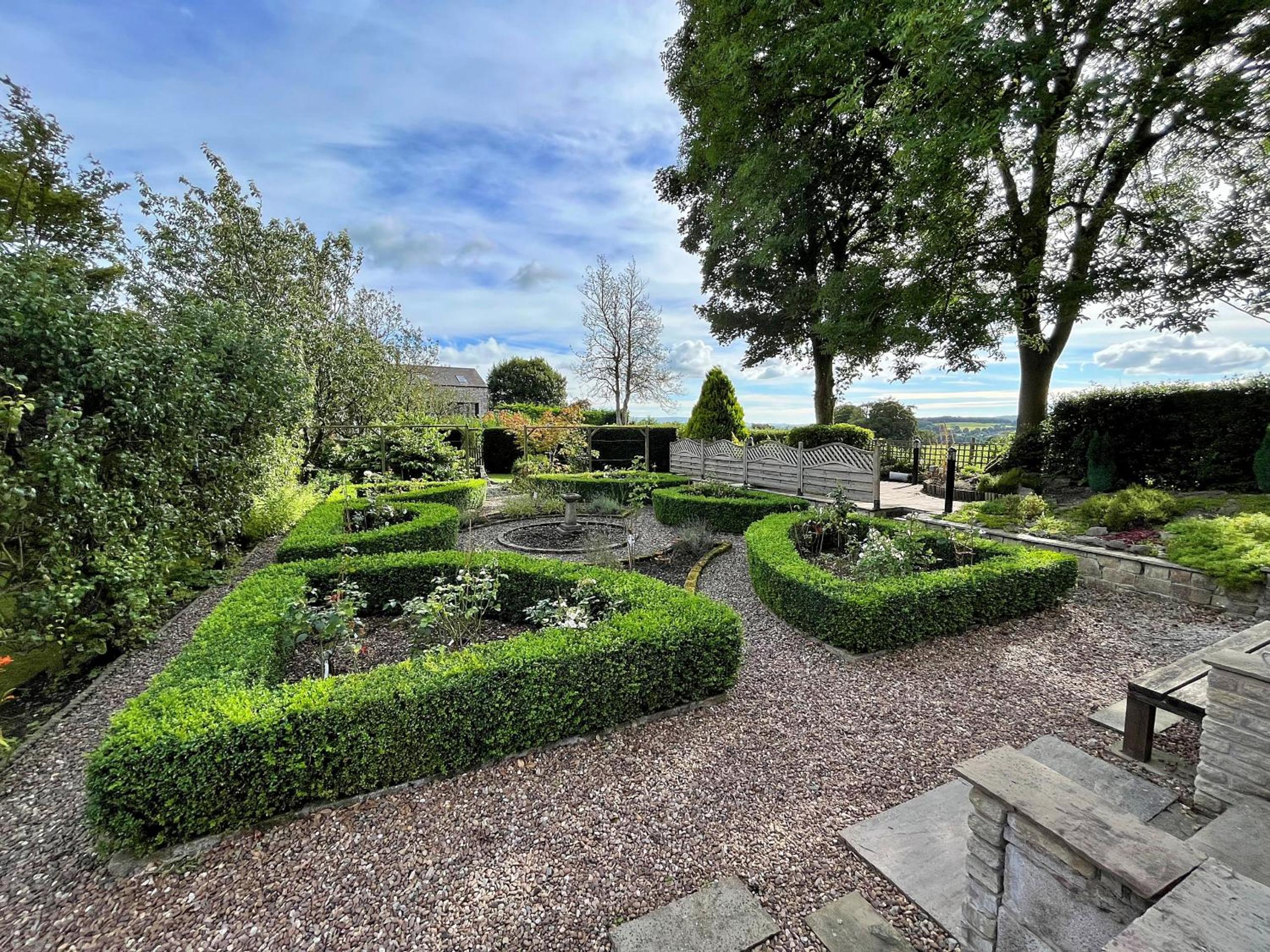 Finest Retreats - Ivy Cottage view 2
