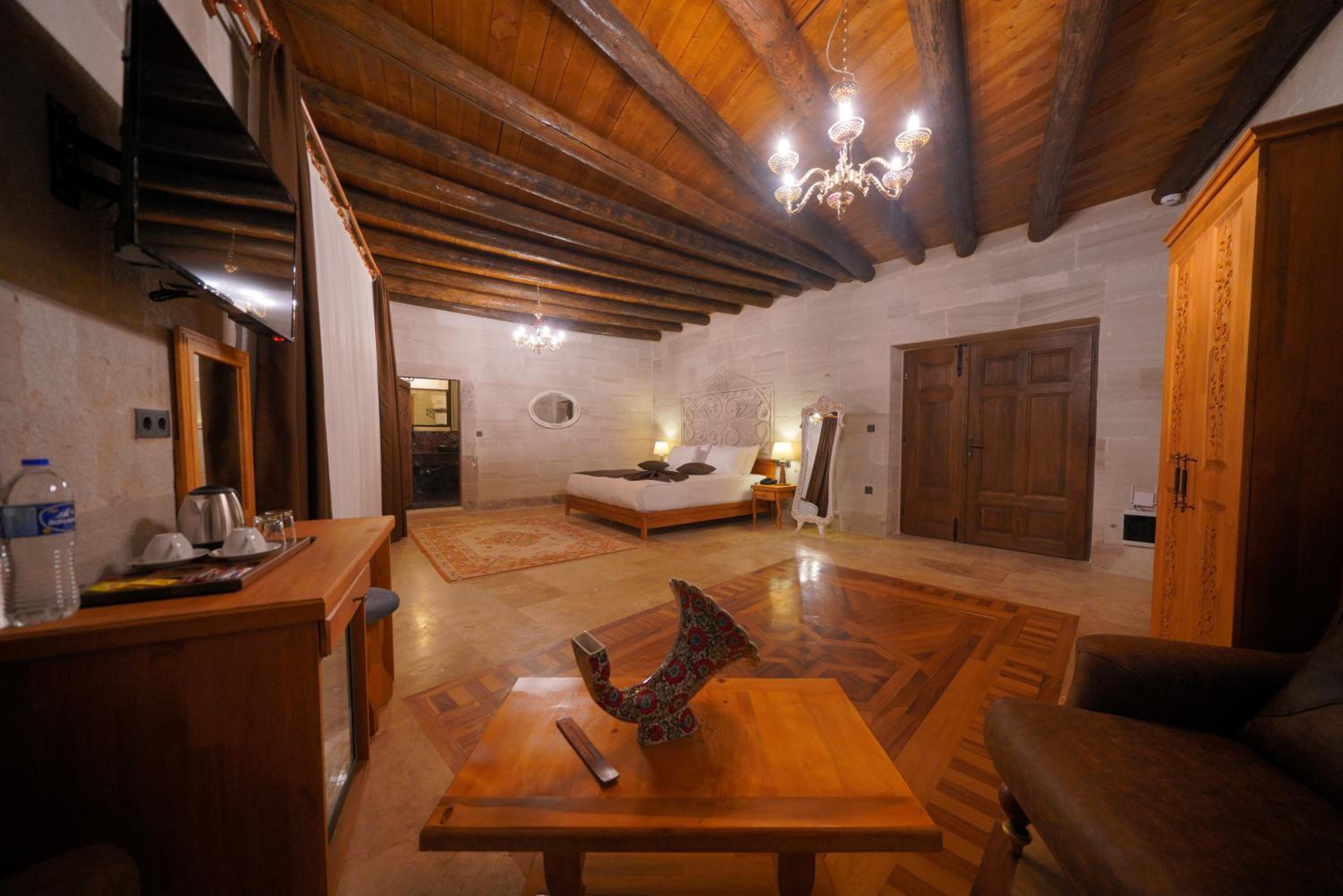 Secret Hill Cave Suites - Image 41