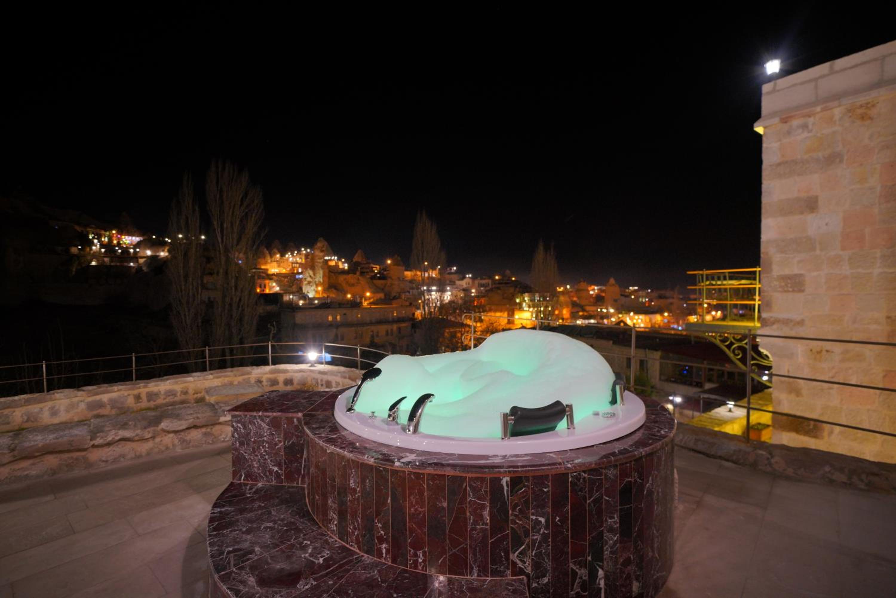 Secret Hill Cave Suites - Image 43